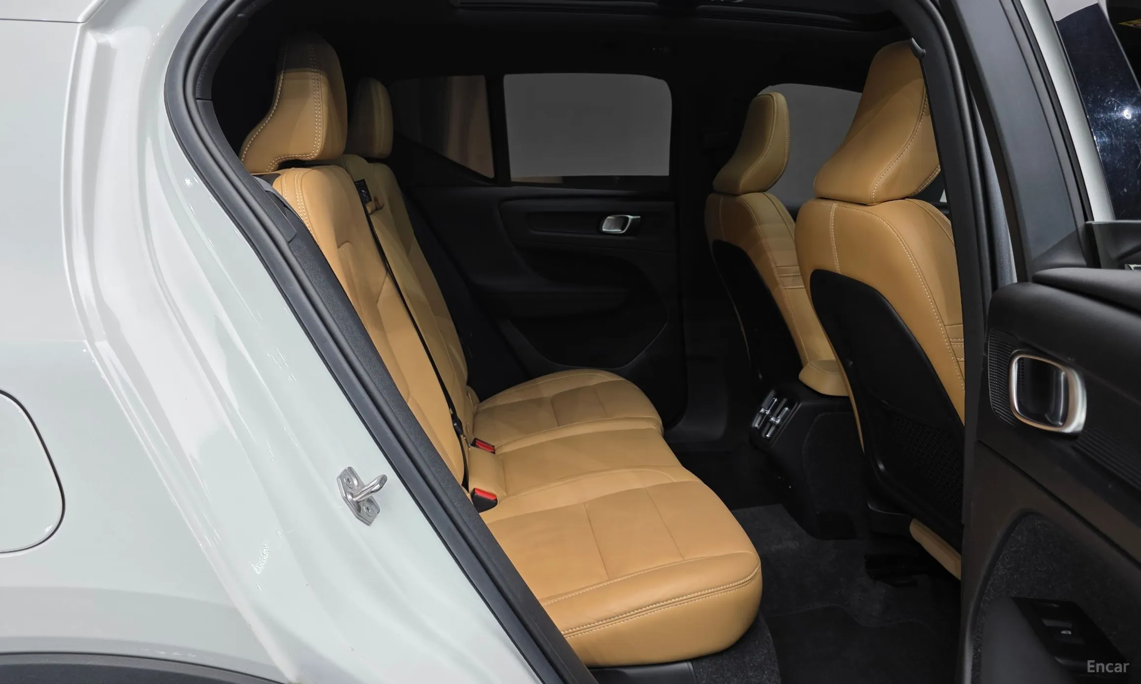Volvo XC40 превью 19