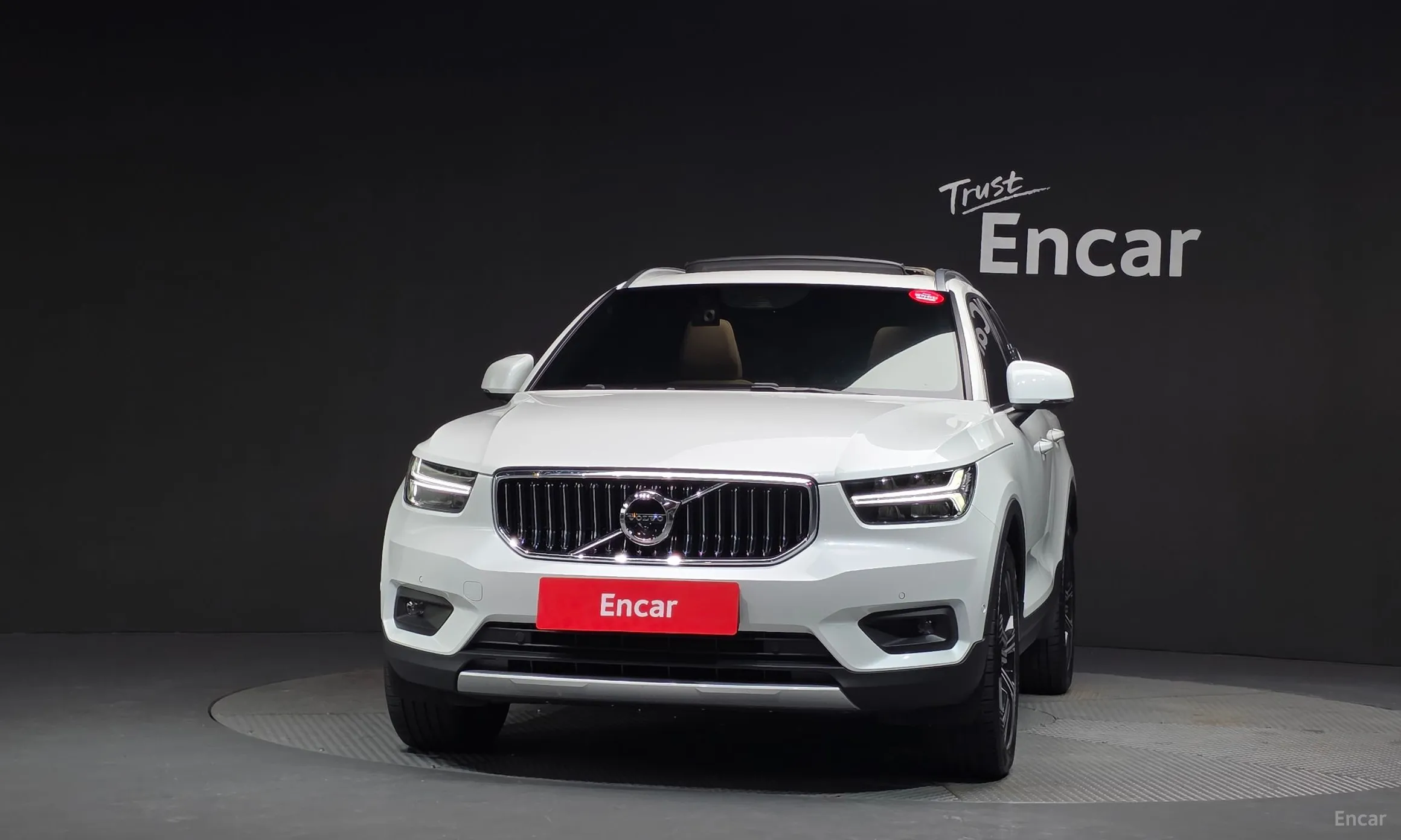 Volvo XC40 превью 3