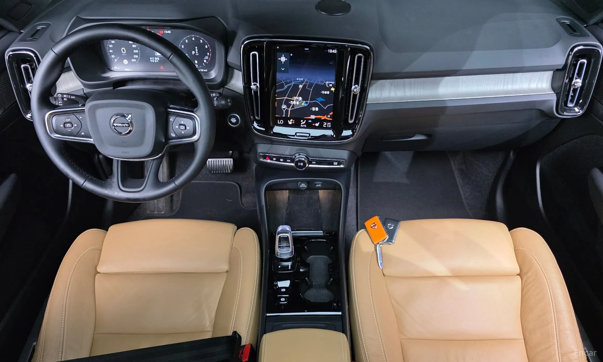 Volvo XC40 превью 7