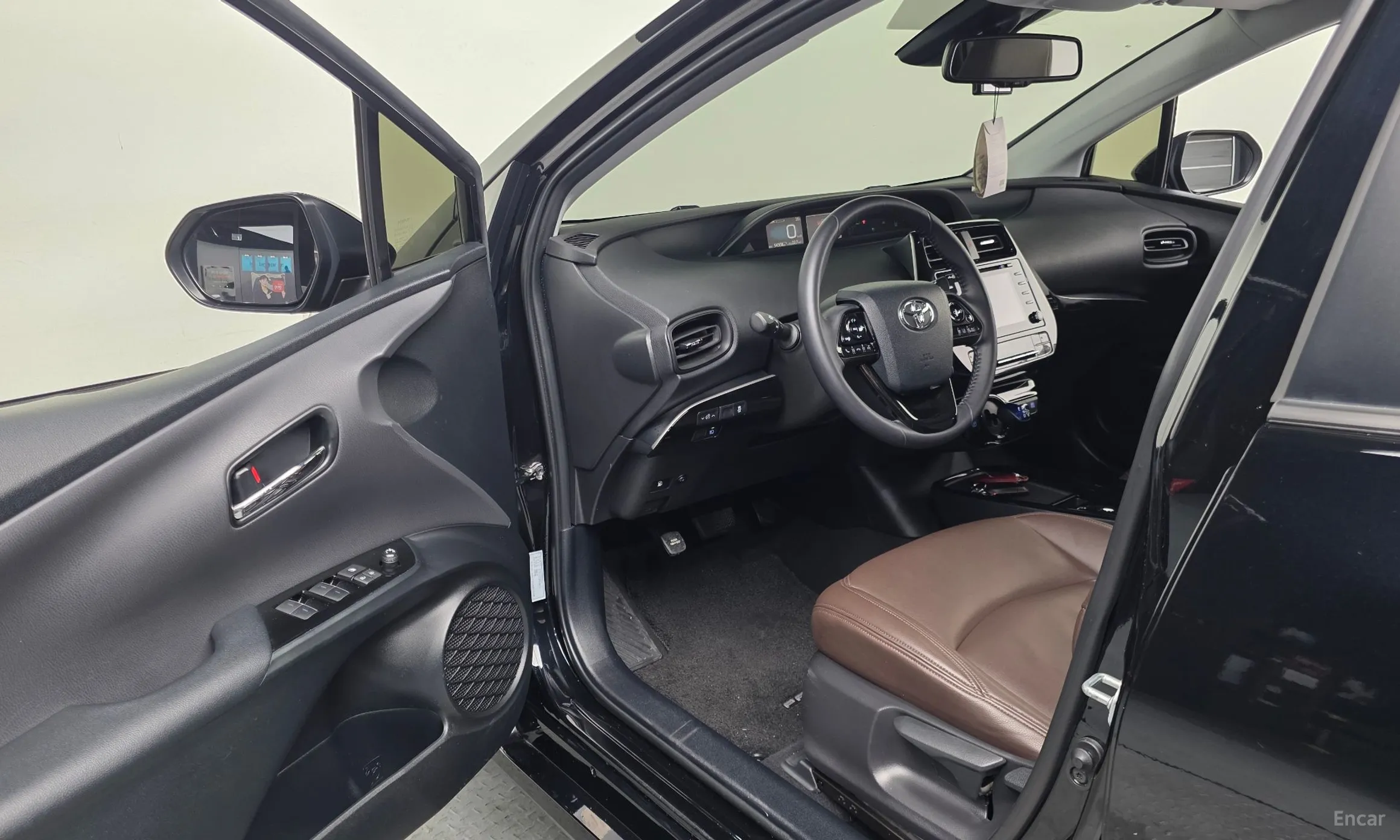 Toyota Prius 4th Generation превью 10