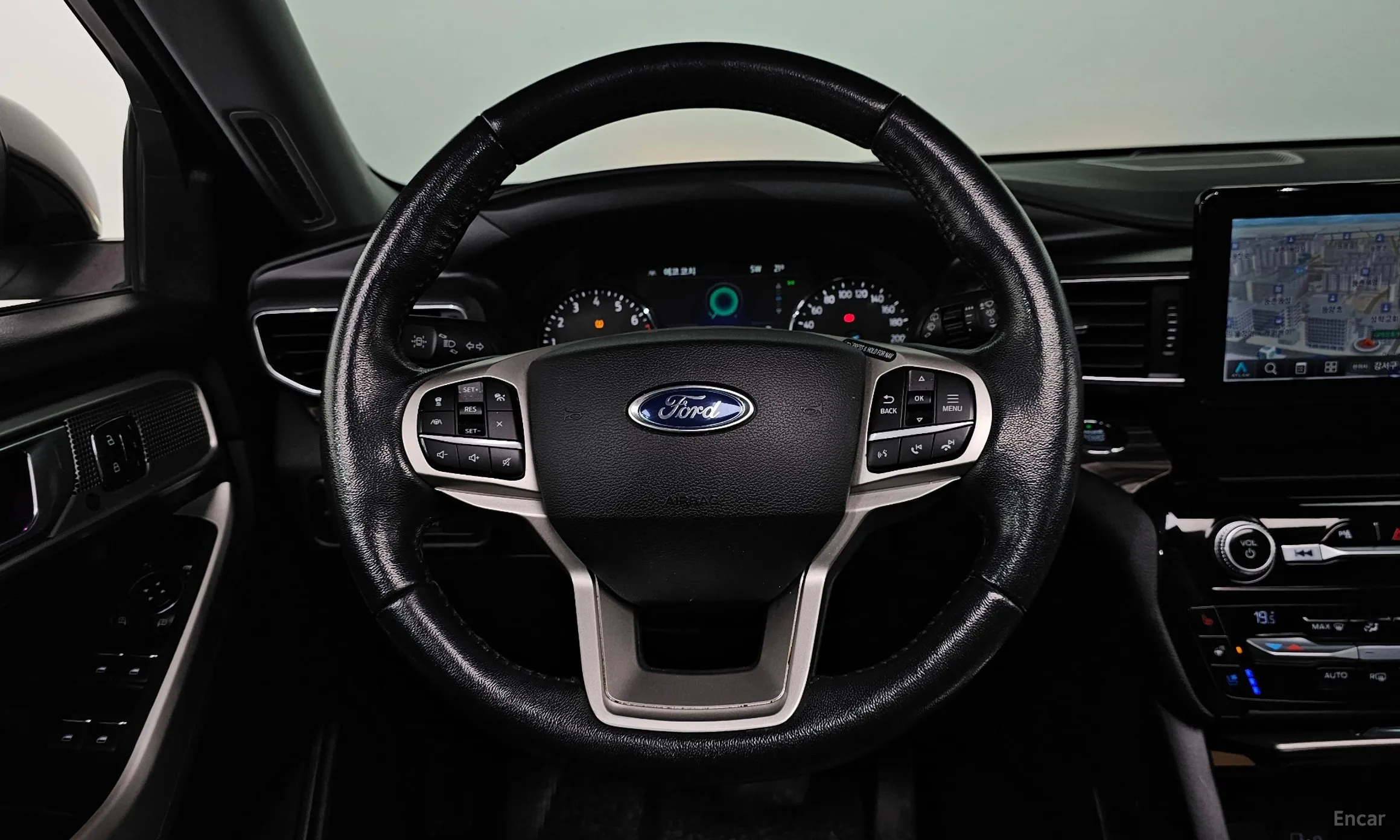 Ford Explorer 6th Generation превью 13