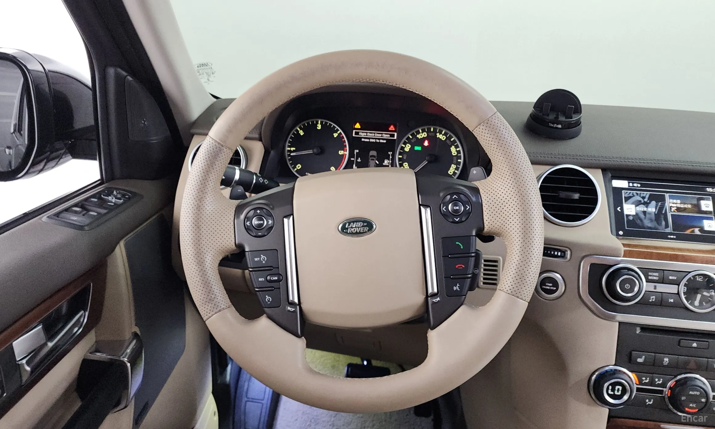 Land Rover Discovery 4 превью 13