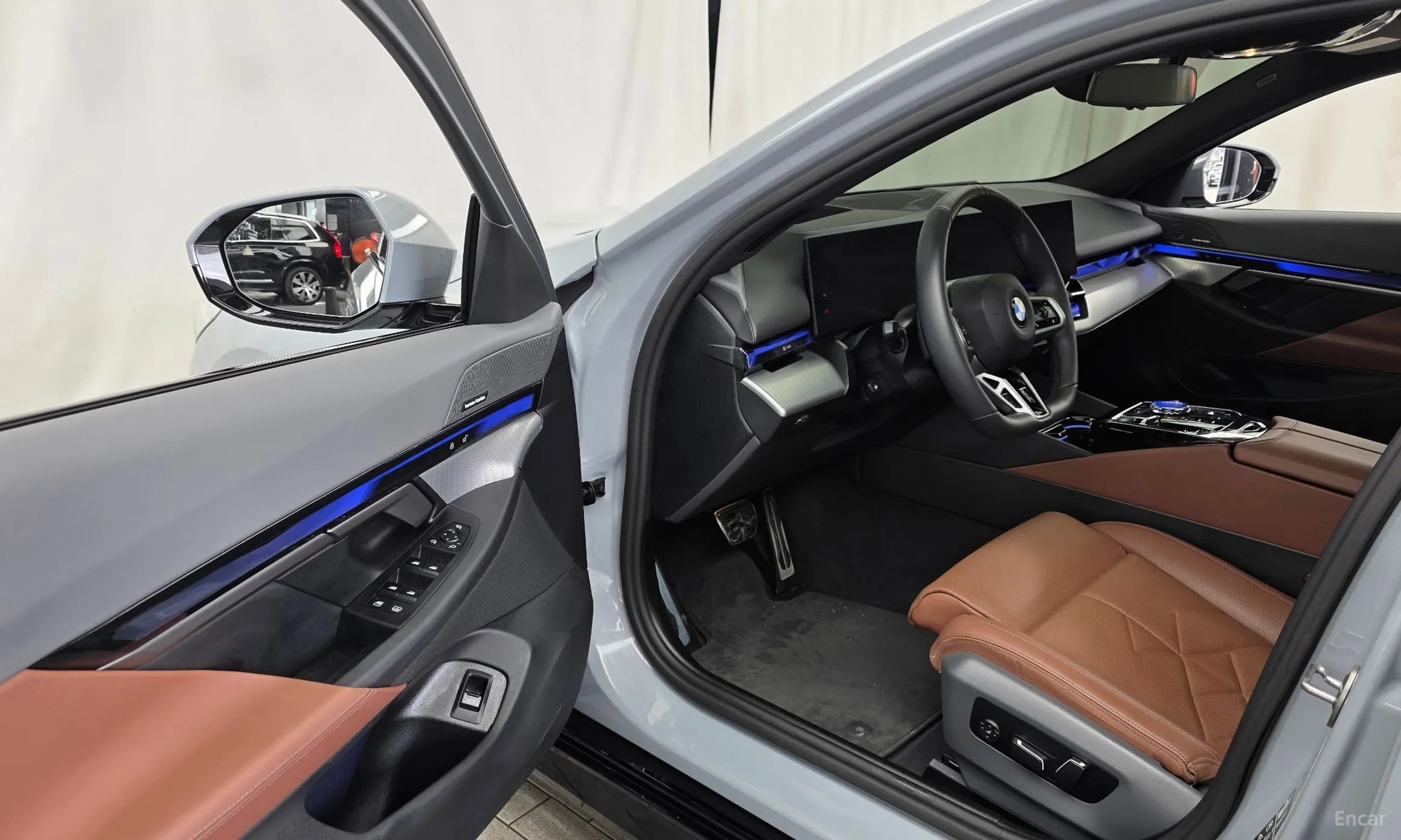 BMW 5 Series (G60) превью 10