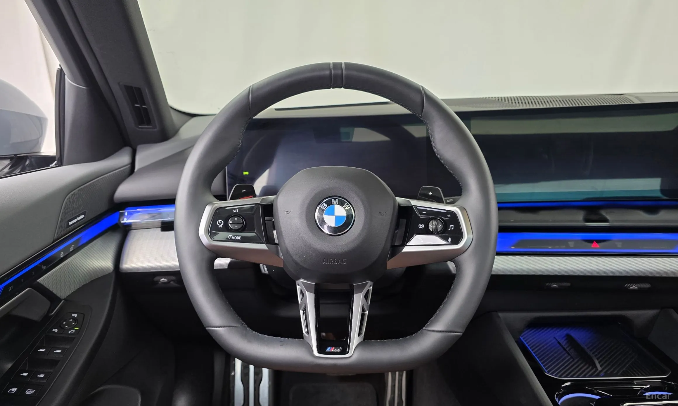 BMW 5 Series (G60) превью 12