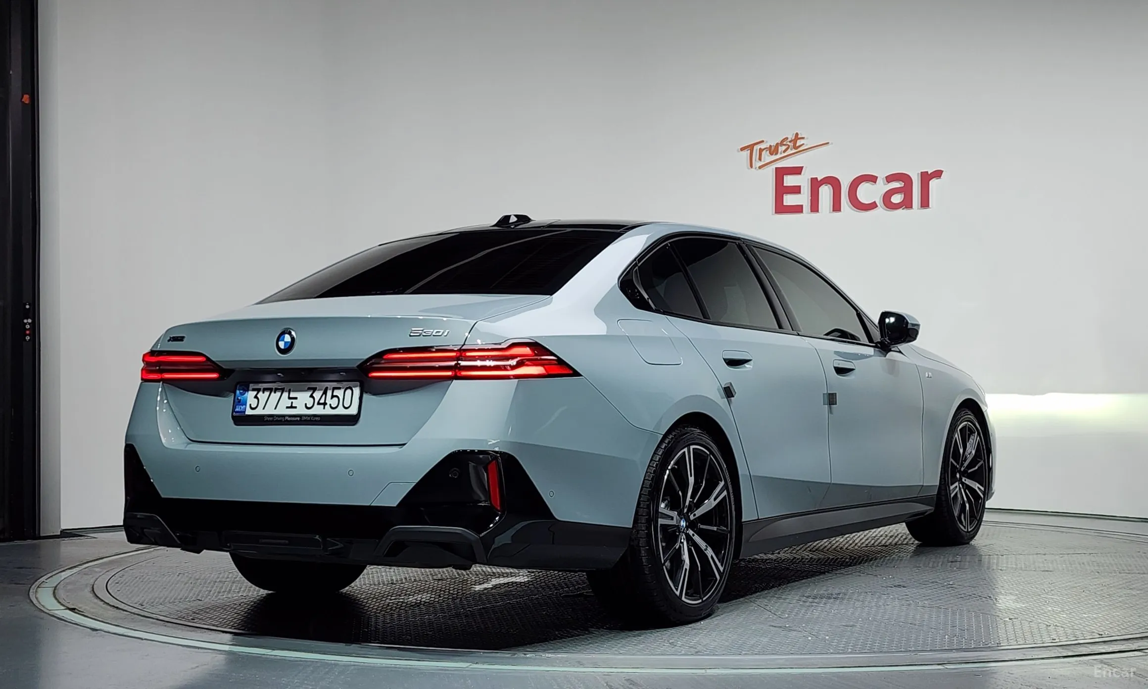 BMW 5 Series (G60)