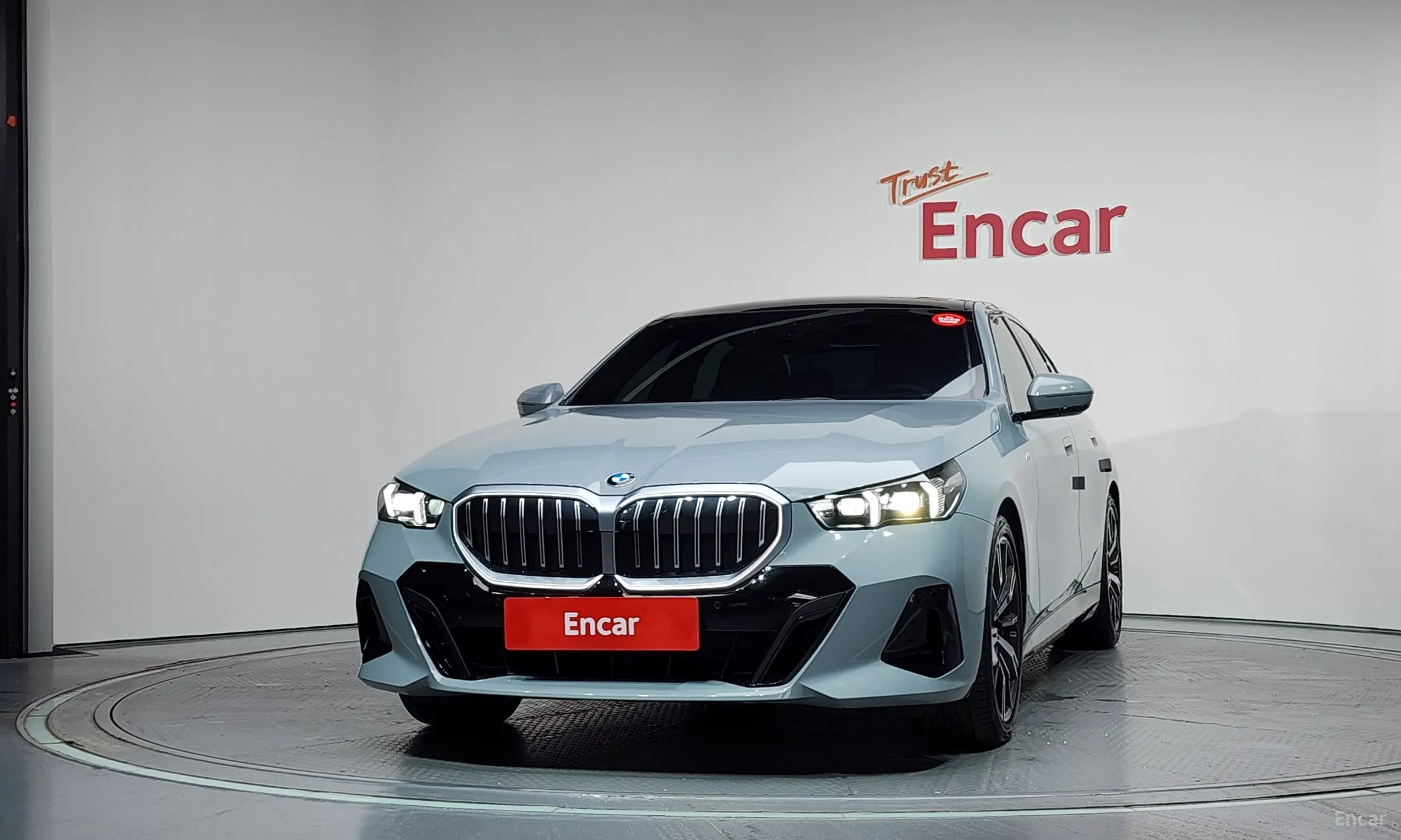 BMW 5 Series (G60) превью 3