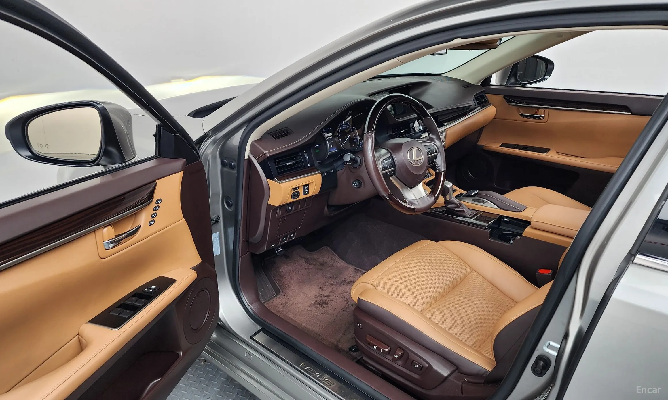 Lexus New ES300h превью 10