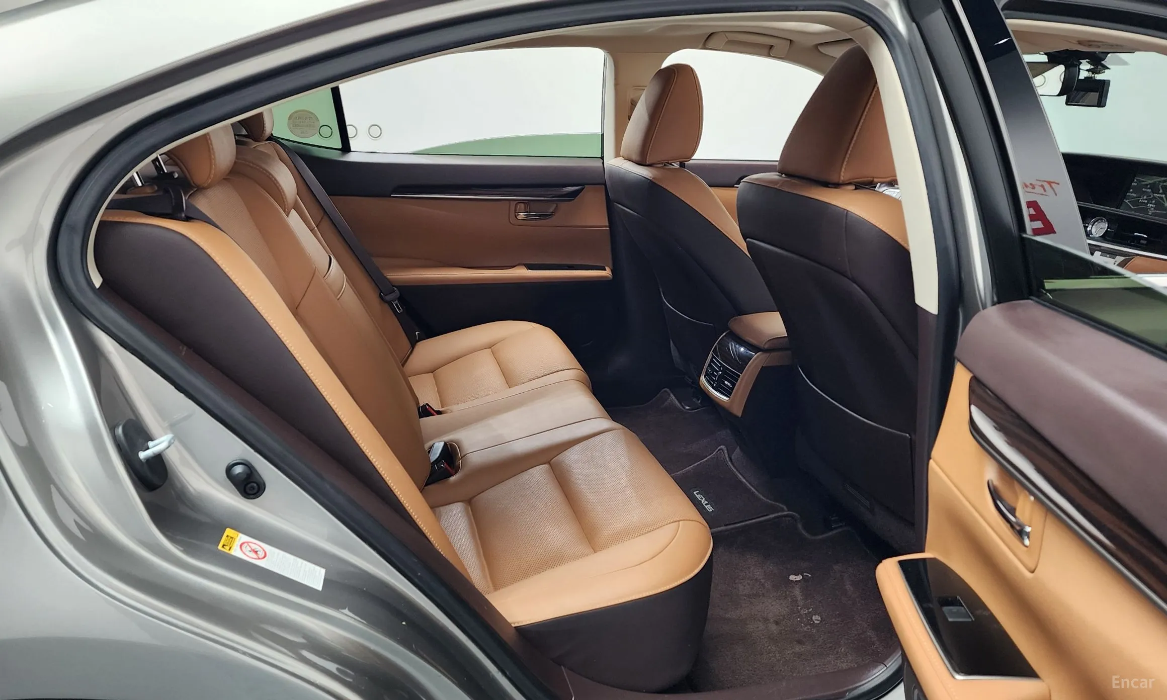 Lexus New ES300h превью 11