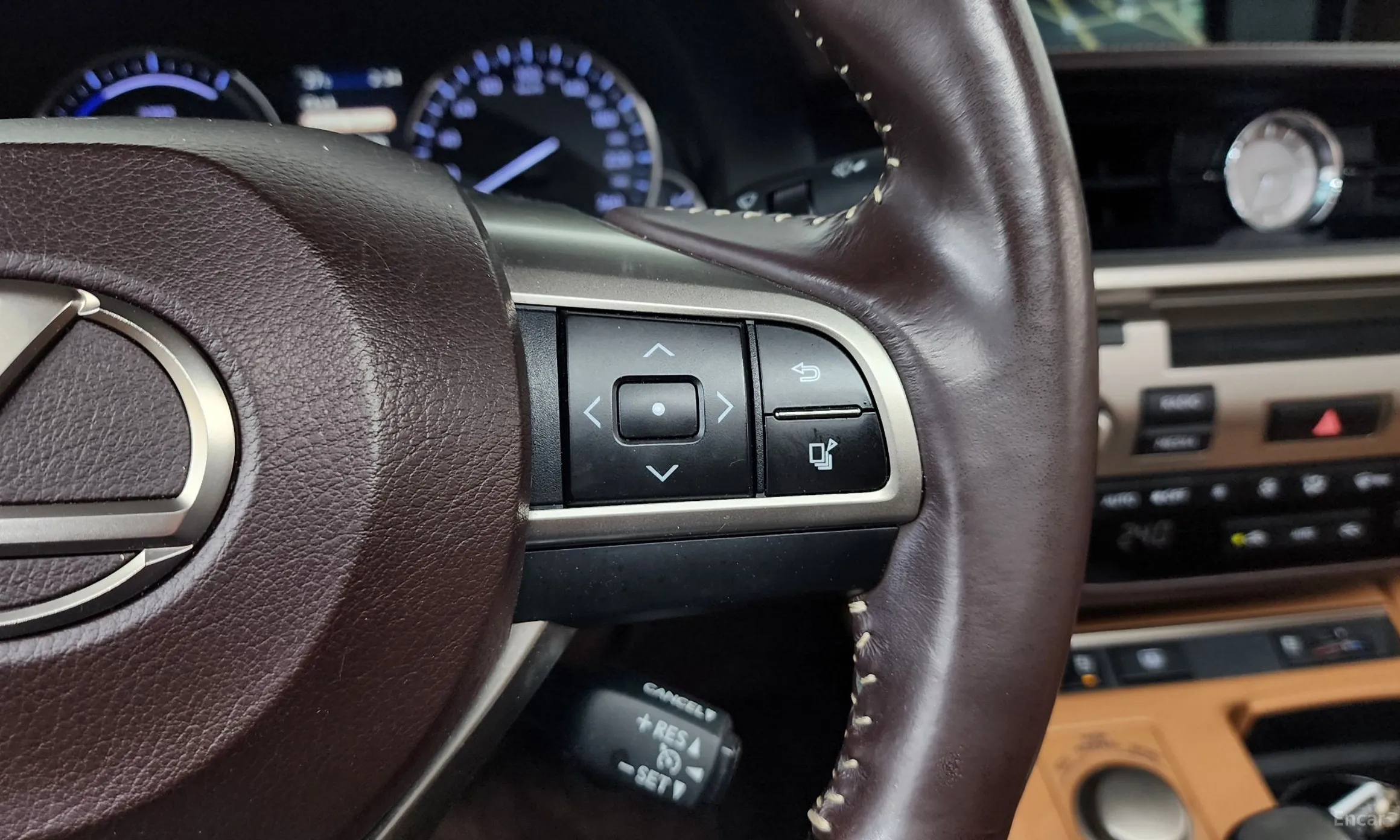 Lexus New ES300h превью 15