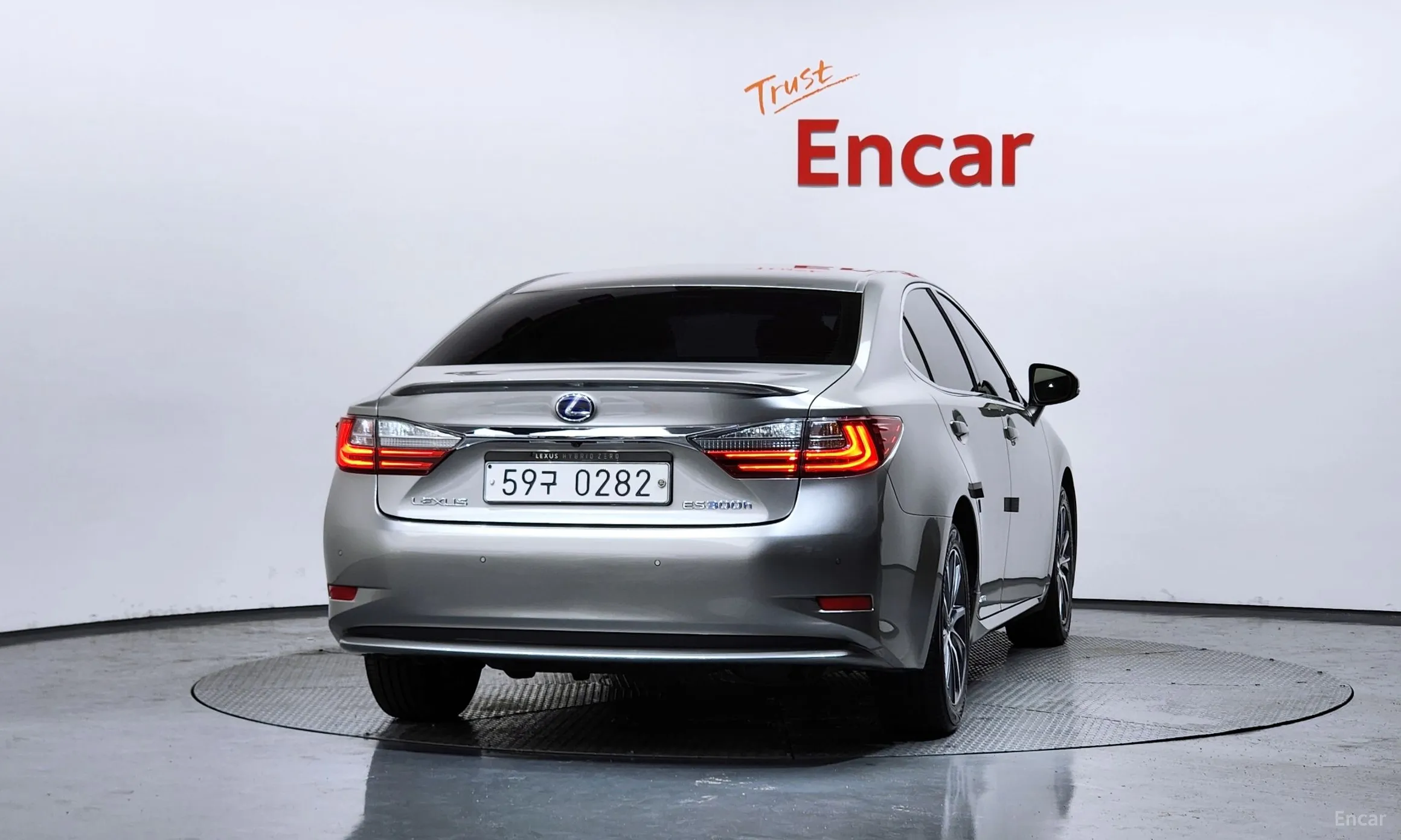 Lexus New ES300h превью 4