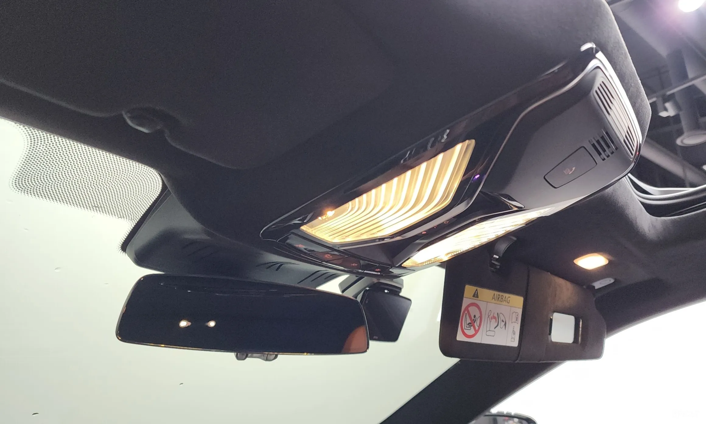 BMW 8-series (G15) превью 15