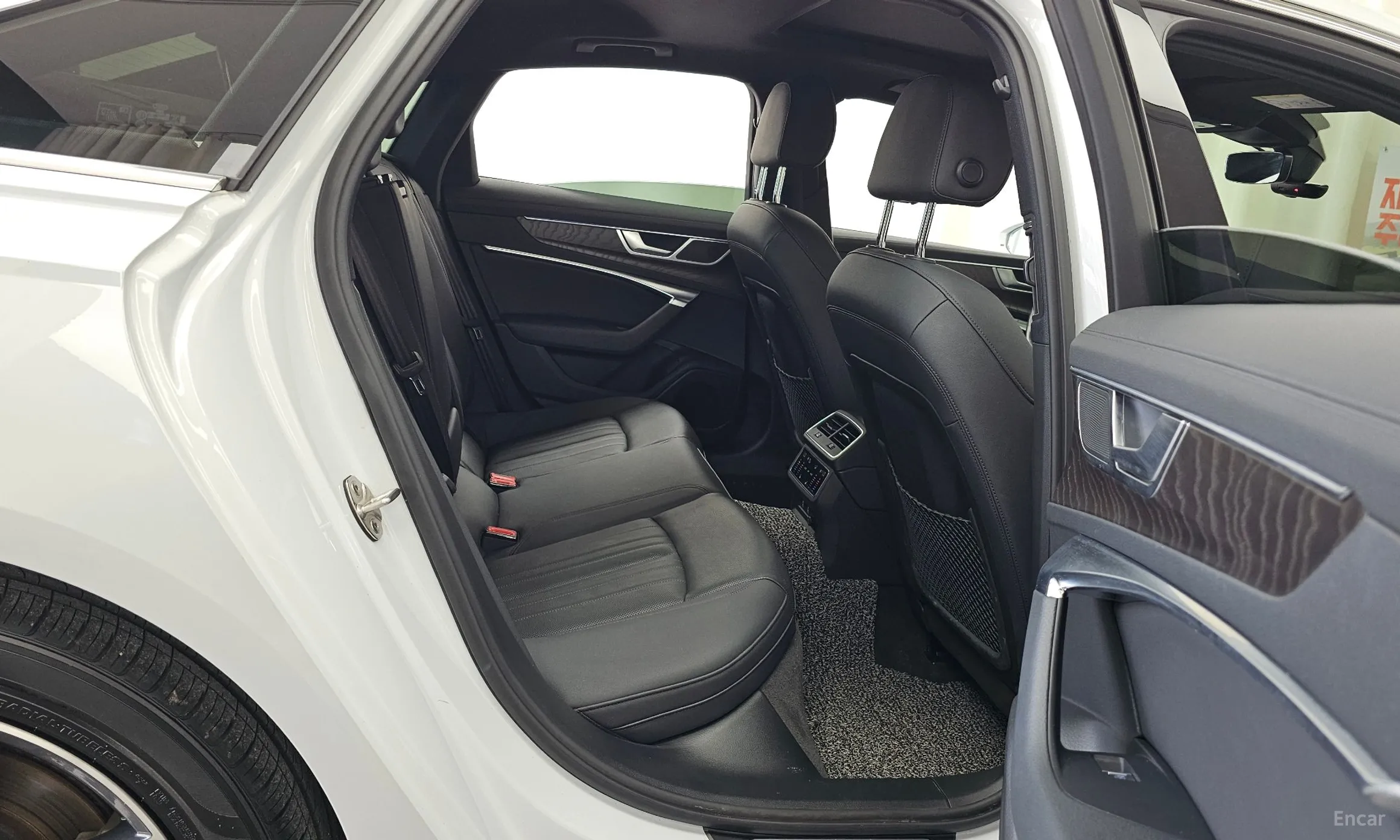 Audi A6 (C8) превью 12