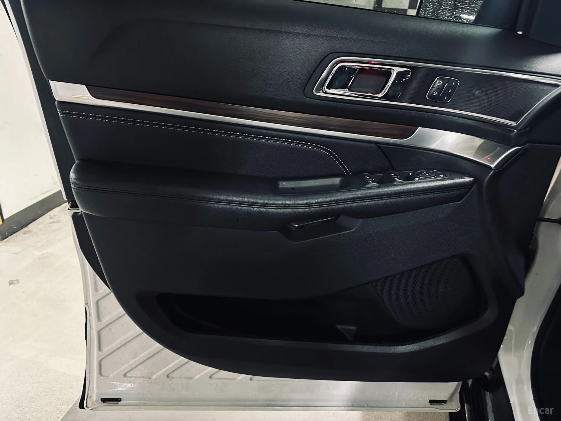Ford Explorer превью 16