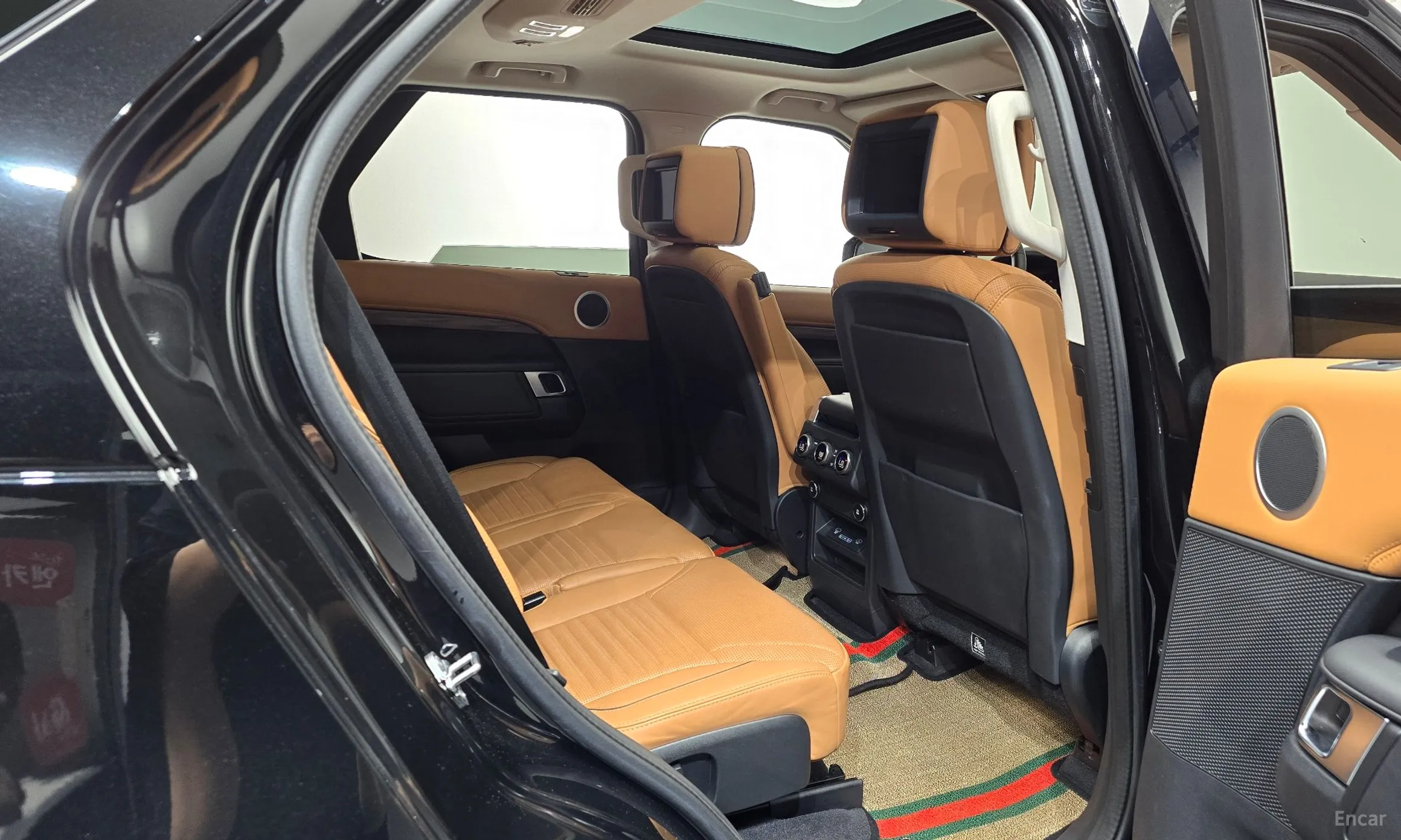 Land Rover Discovery 5 превью 11
