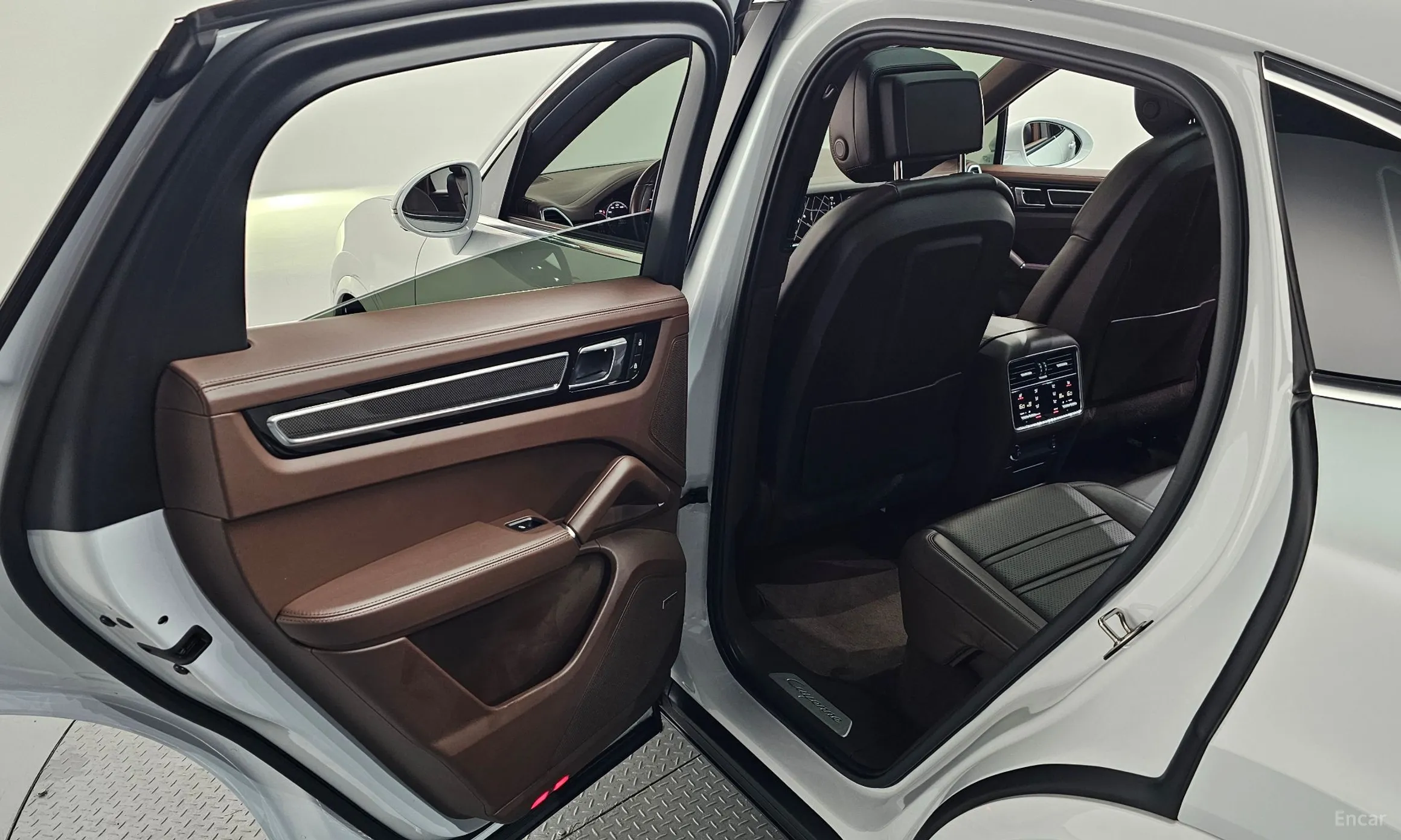 Porsche Cayenne (PO536) превью 20