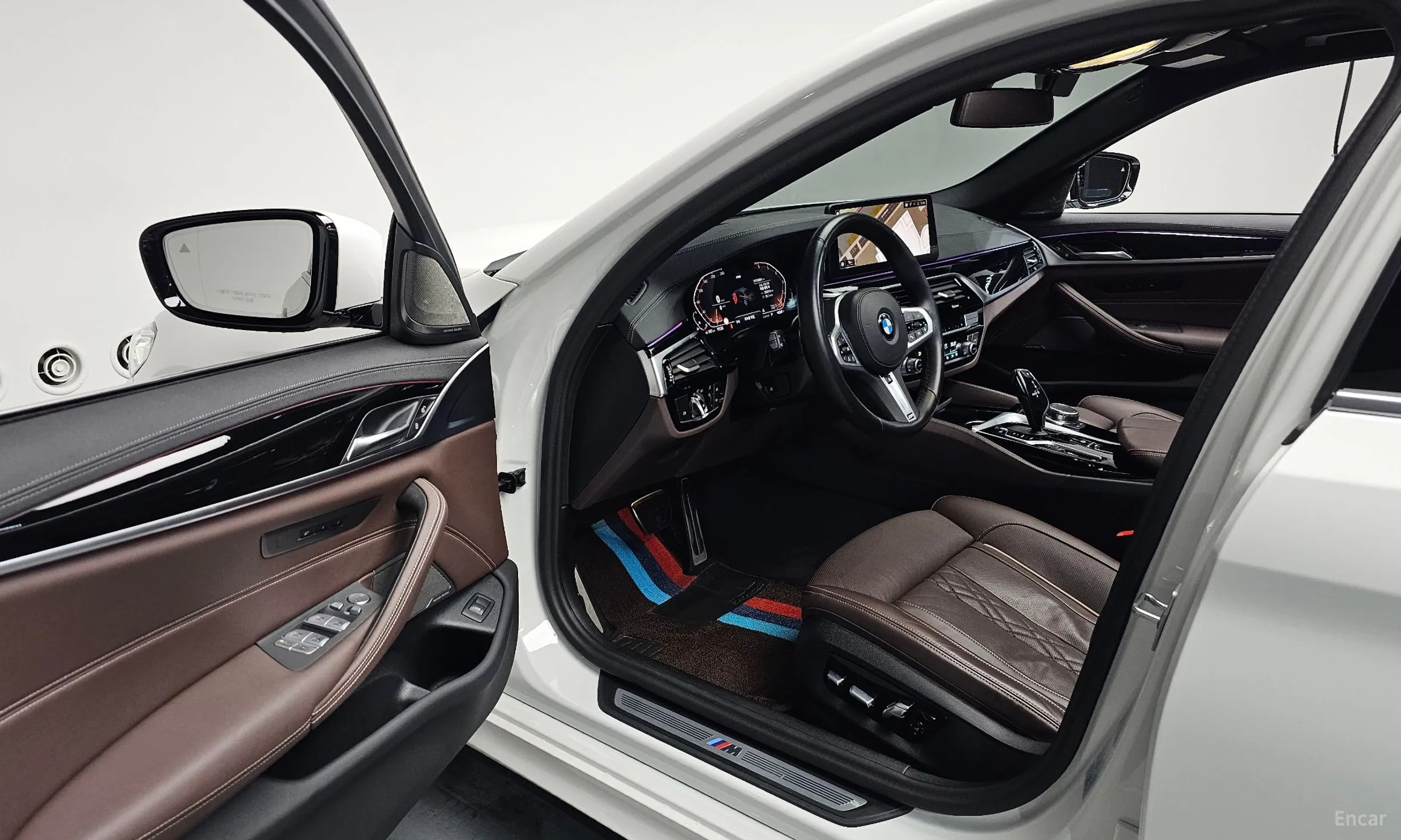 BMW 5 Series (G30) превью 10