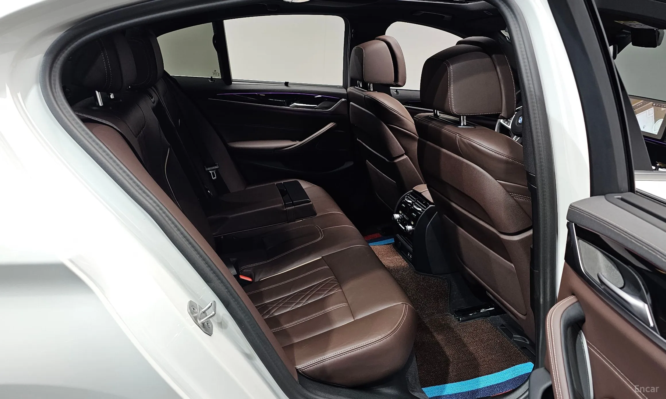 BMW 5 Series (G30) превью 12