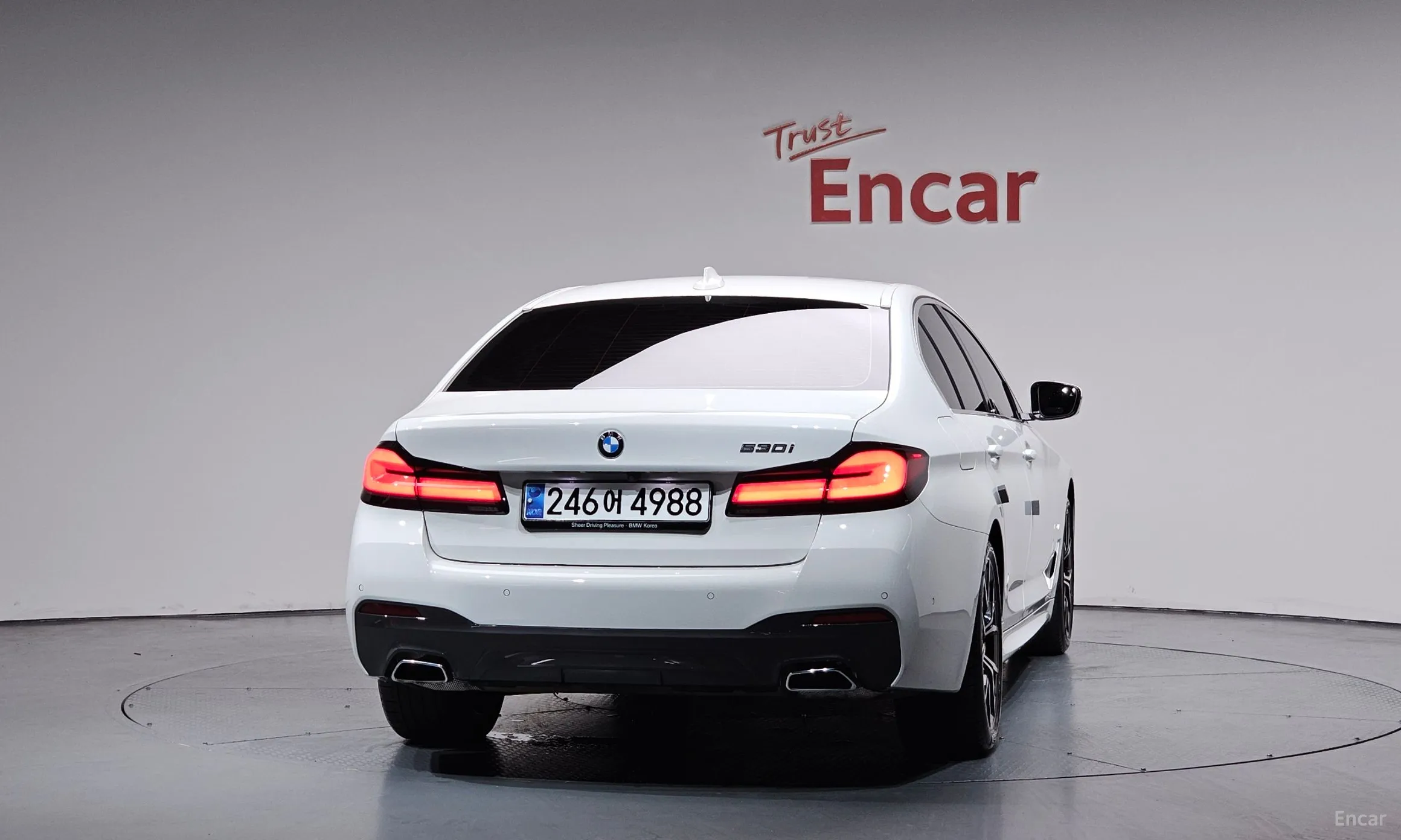 BMW 5 Series (G30) превью 4
