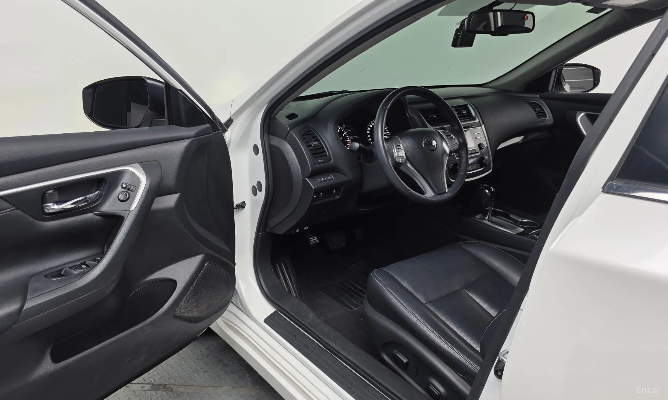 Nissan Altima превью 10