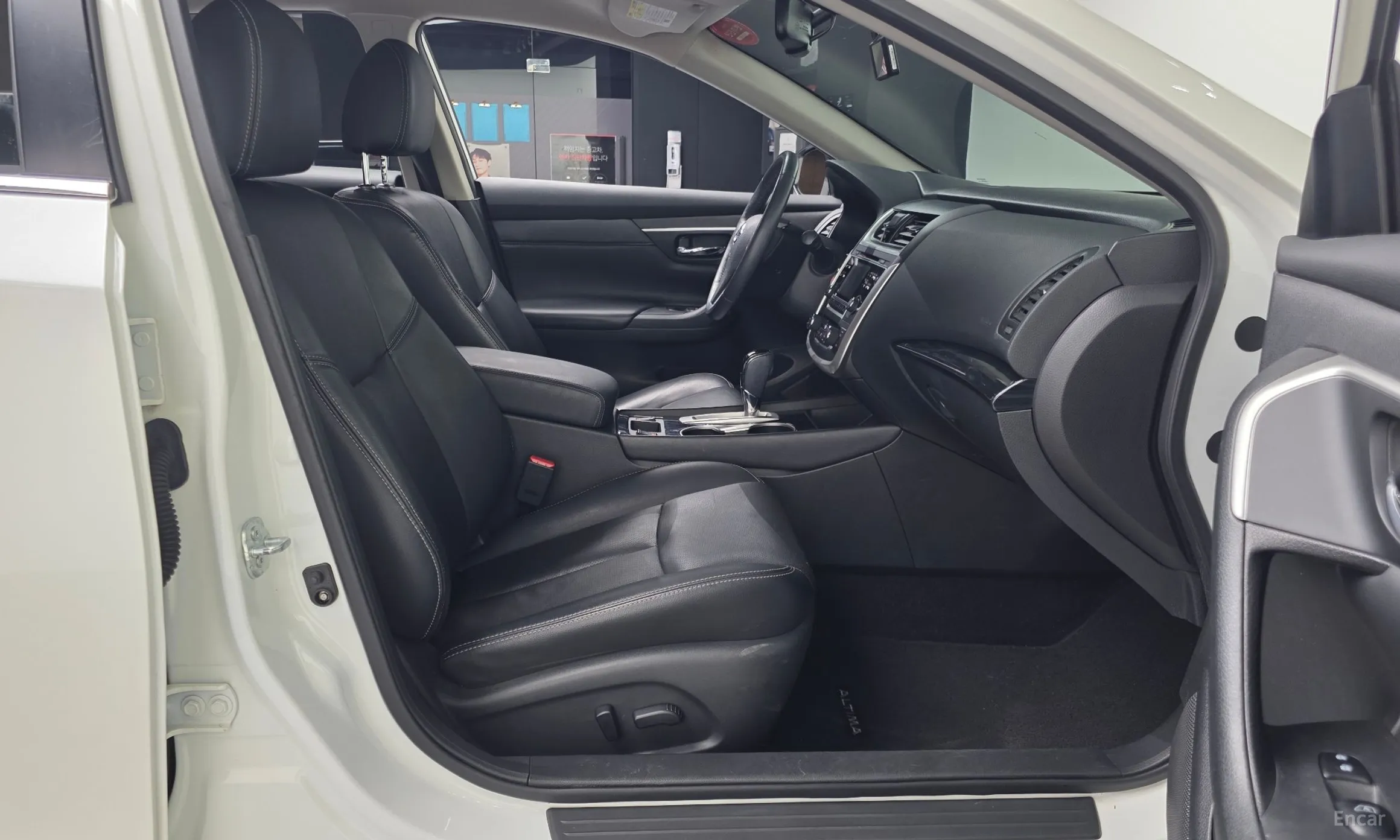 Nissan Altima превью 11