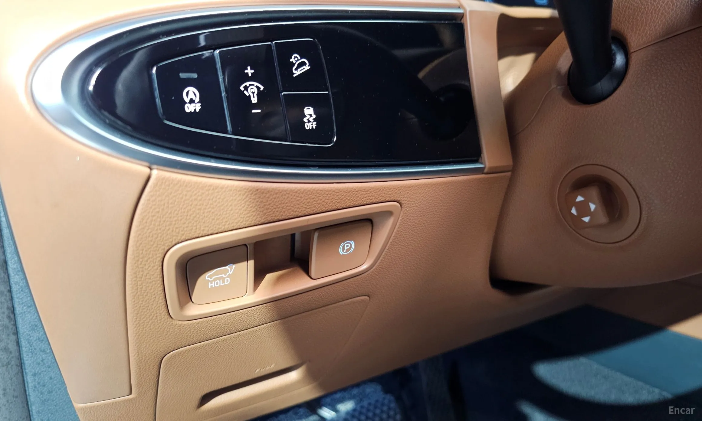 Genesis GV70 превью 18