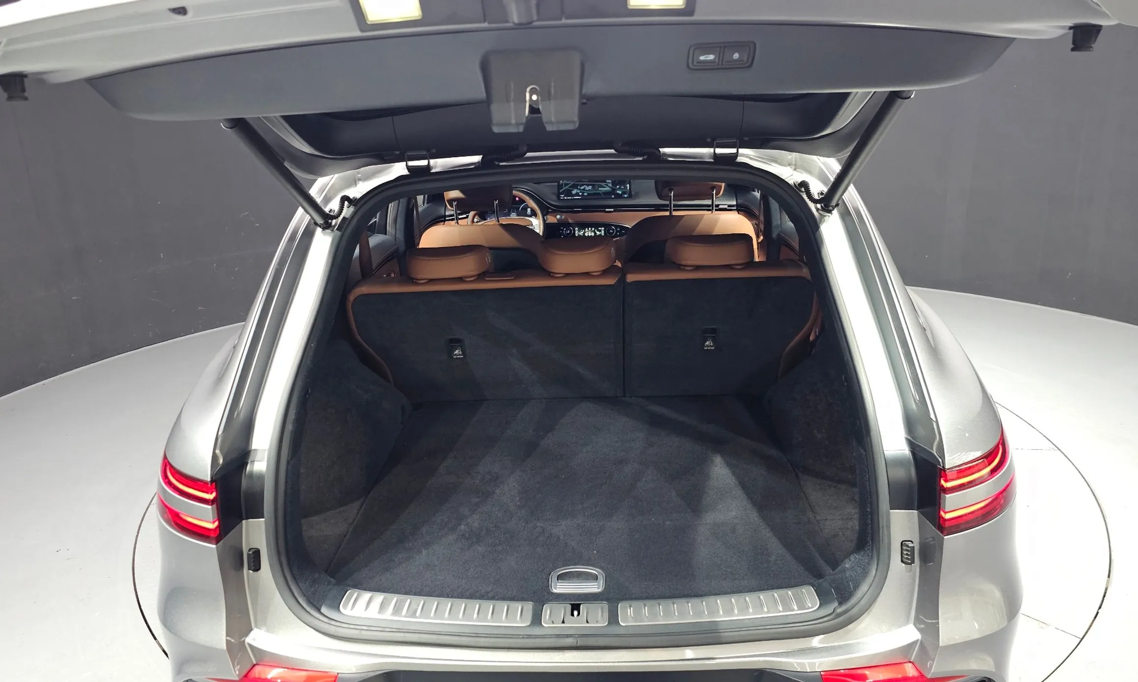 Genesis GV70 превью 20