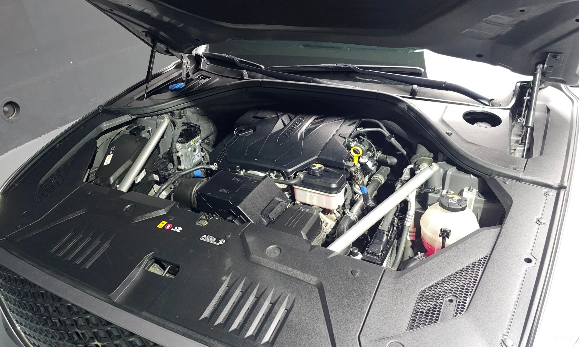 Genesis GV70 превью 6