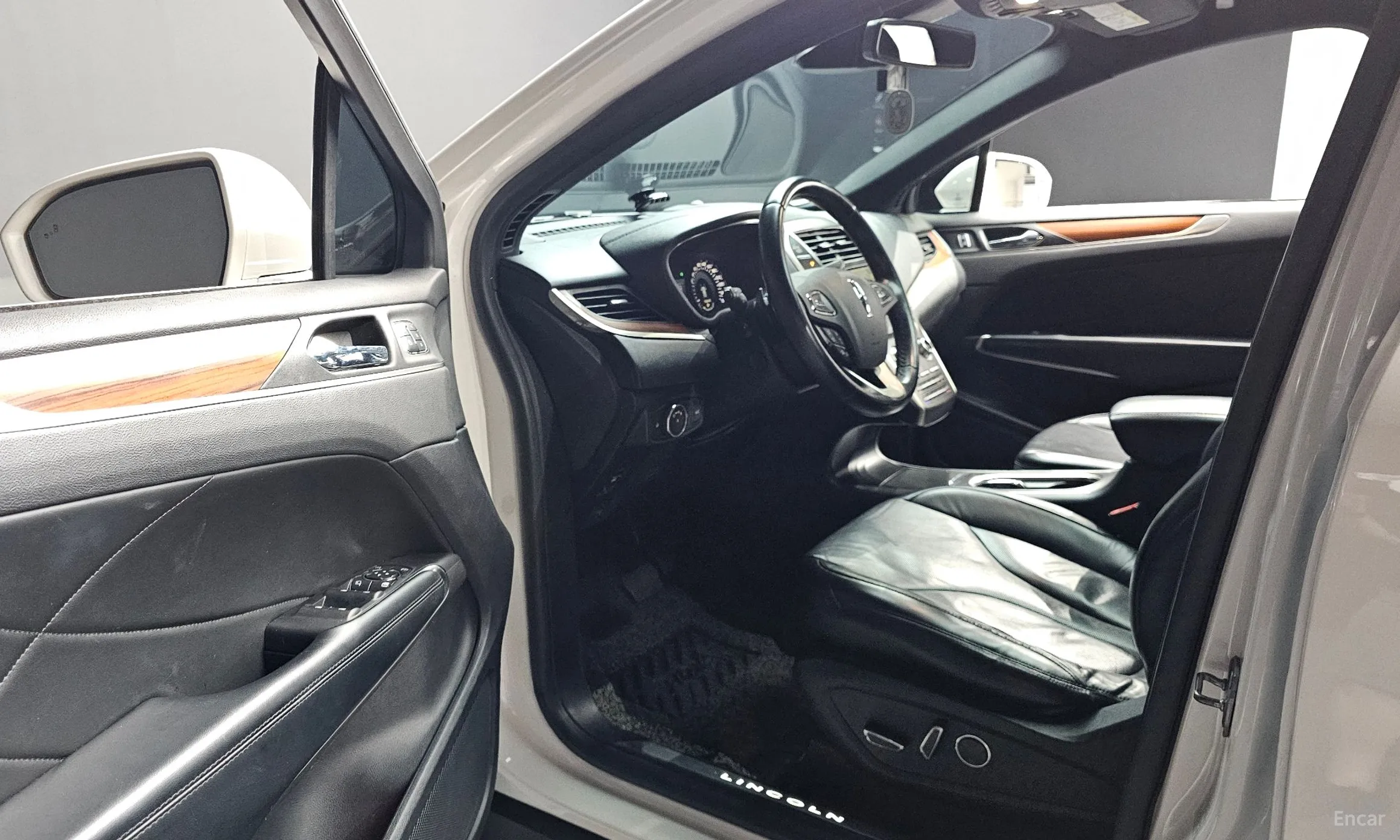 Lincoln MKC превью 10