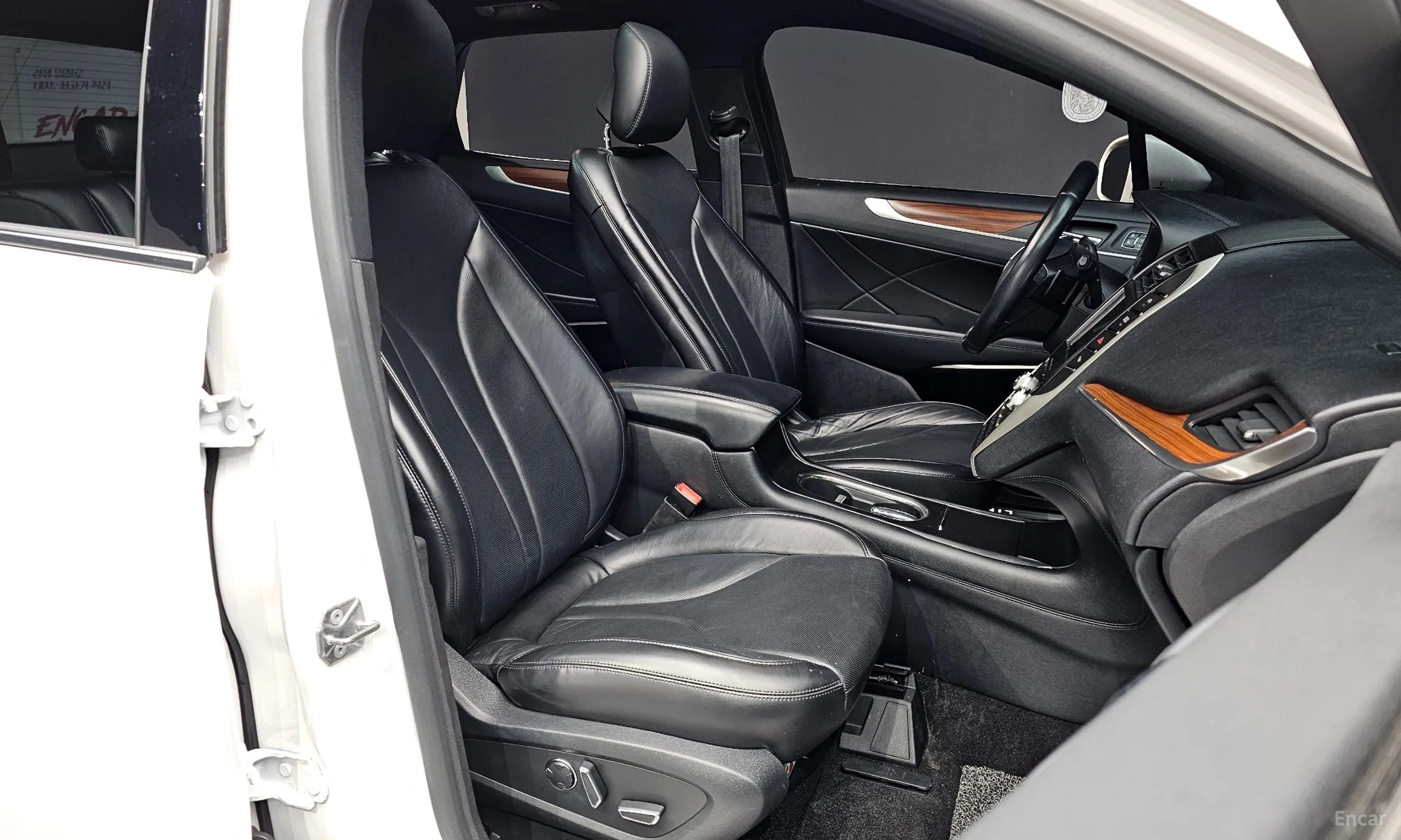 Lincoln MKC превью 12
