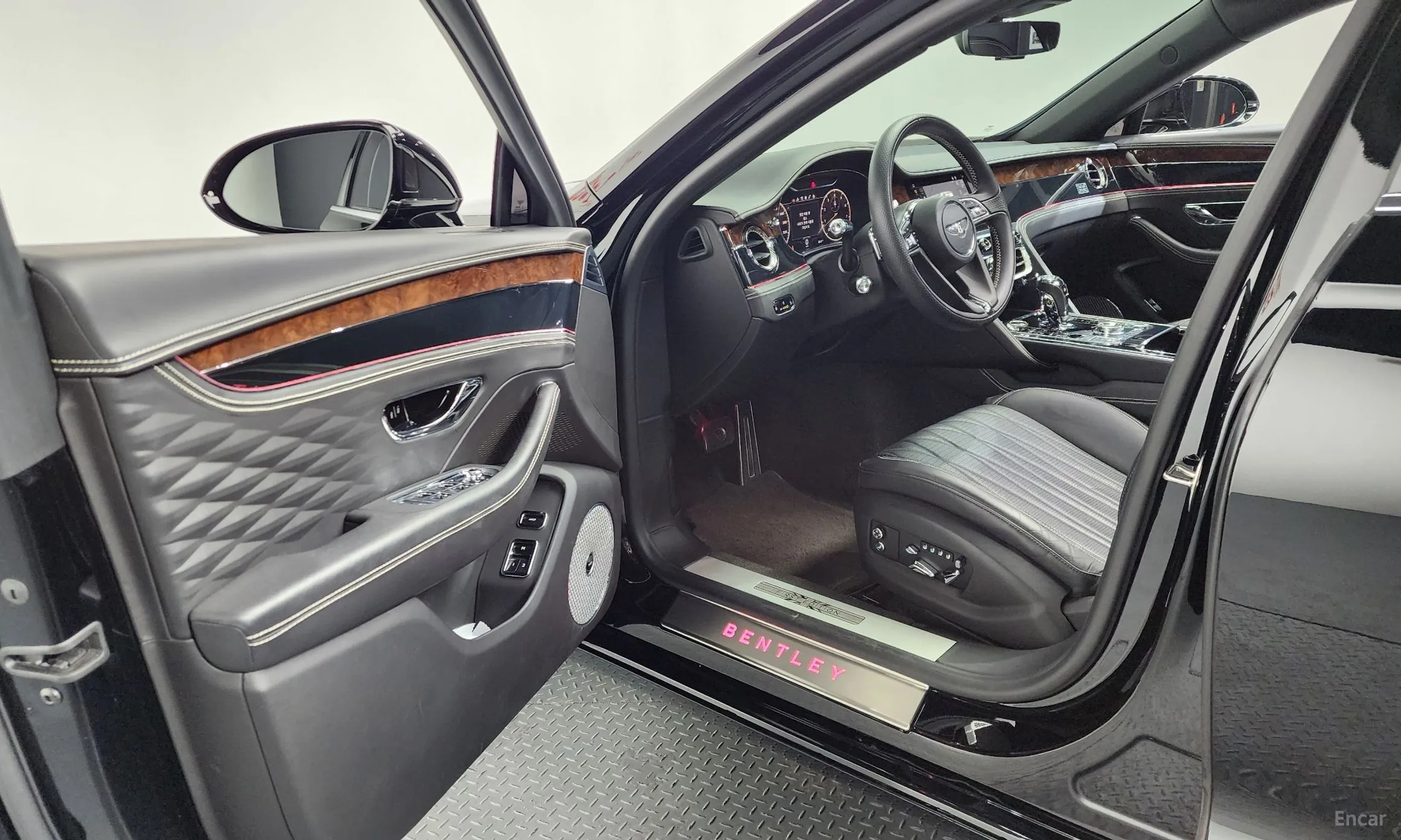 Bentley Flying Spur 3rd Generation превью 10
