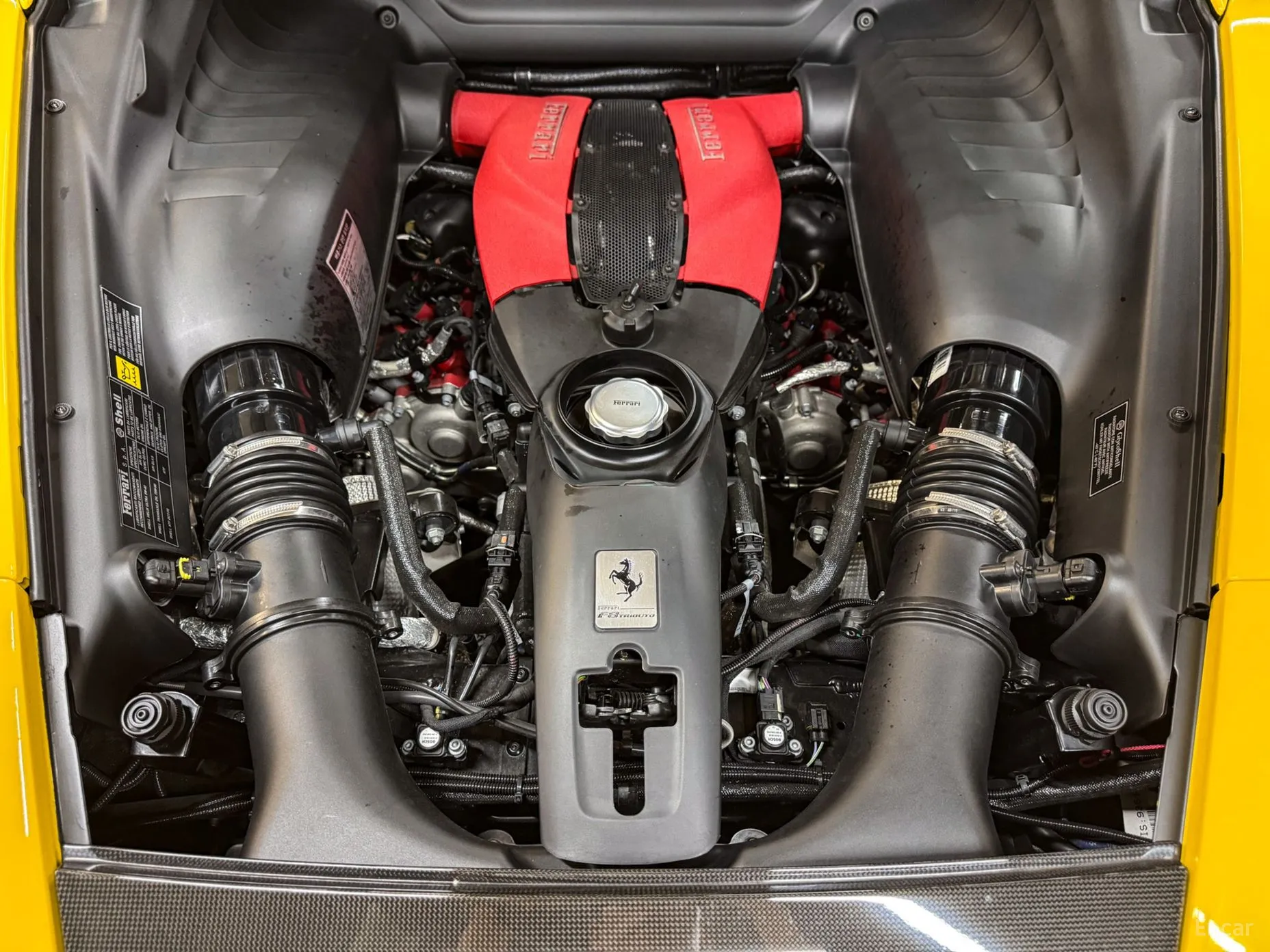 Ferrari F8 Tributo превью 11