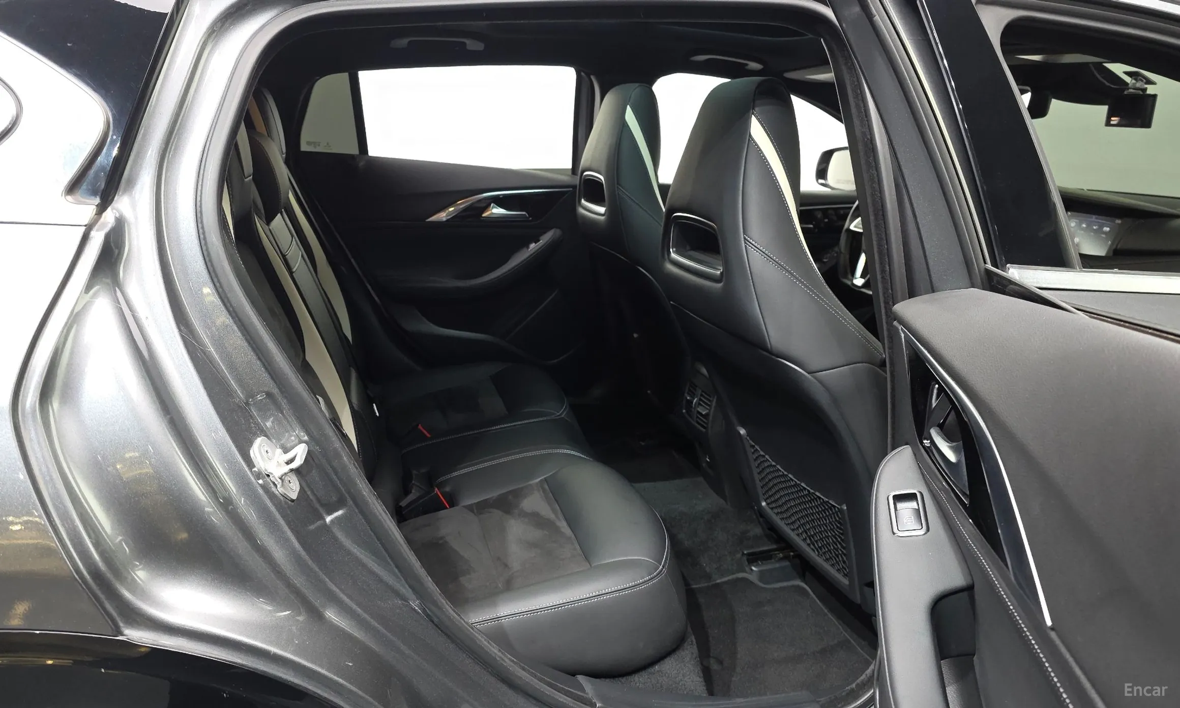 Infiniti Q30 превью 12