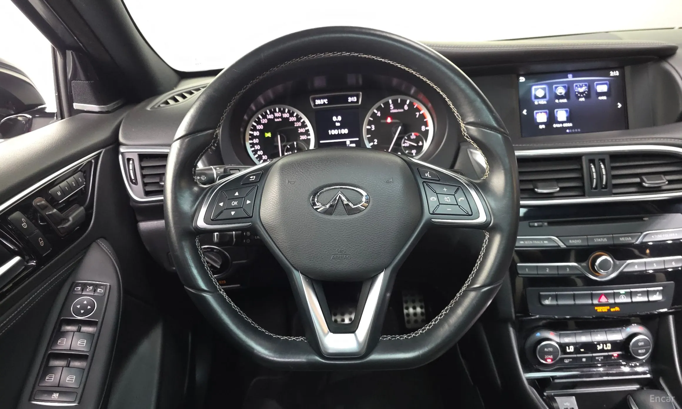 Infiniti Q30 превью 13