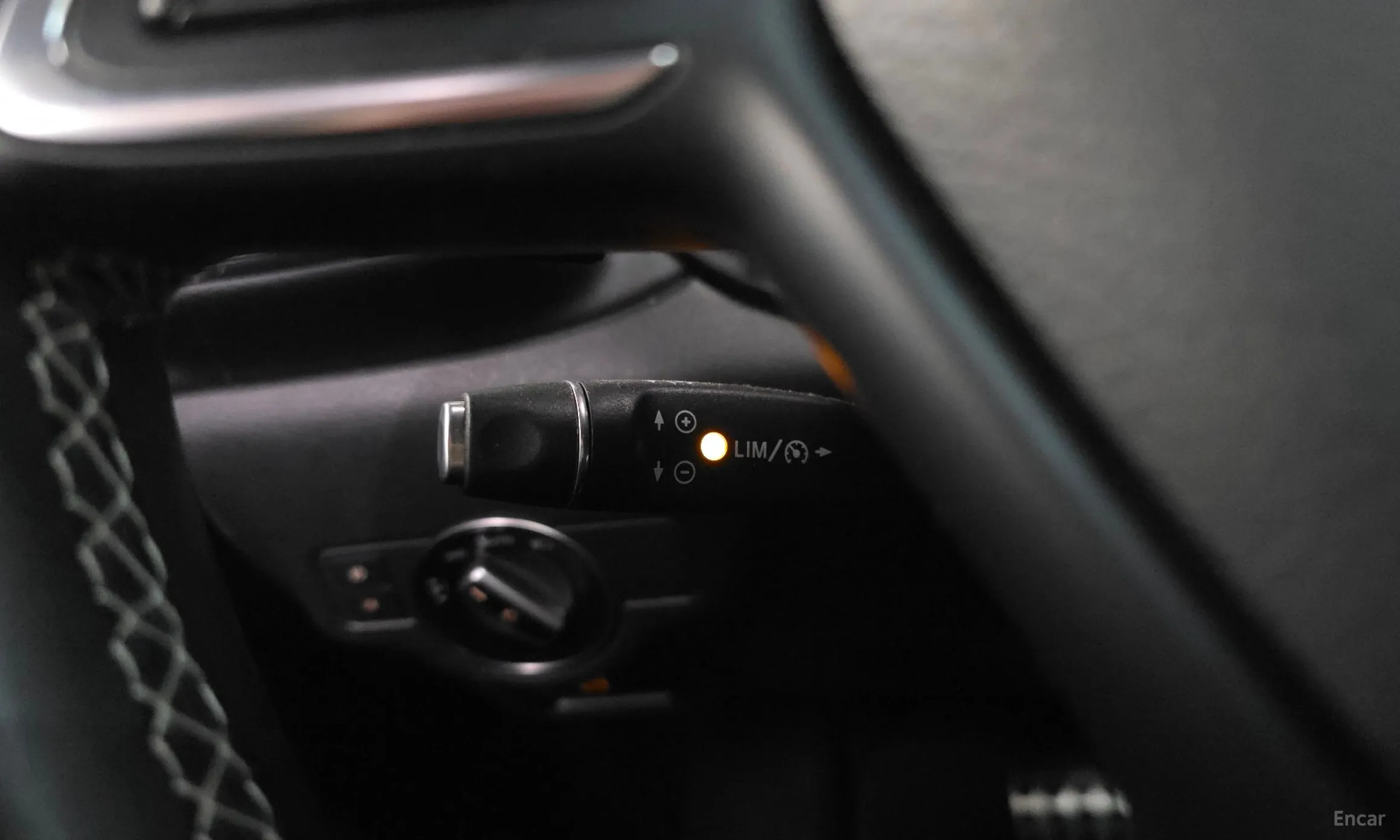 Infiniti Q30 превью 18