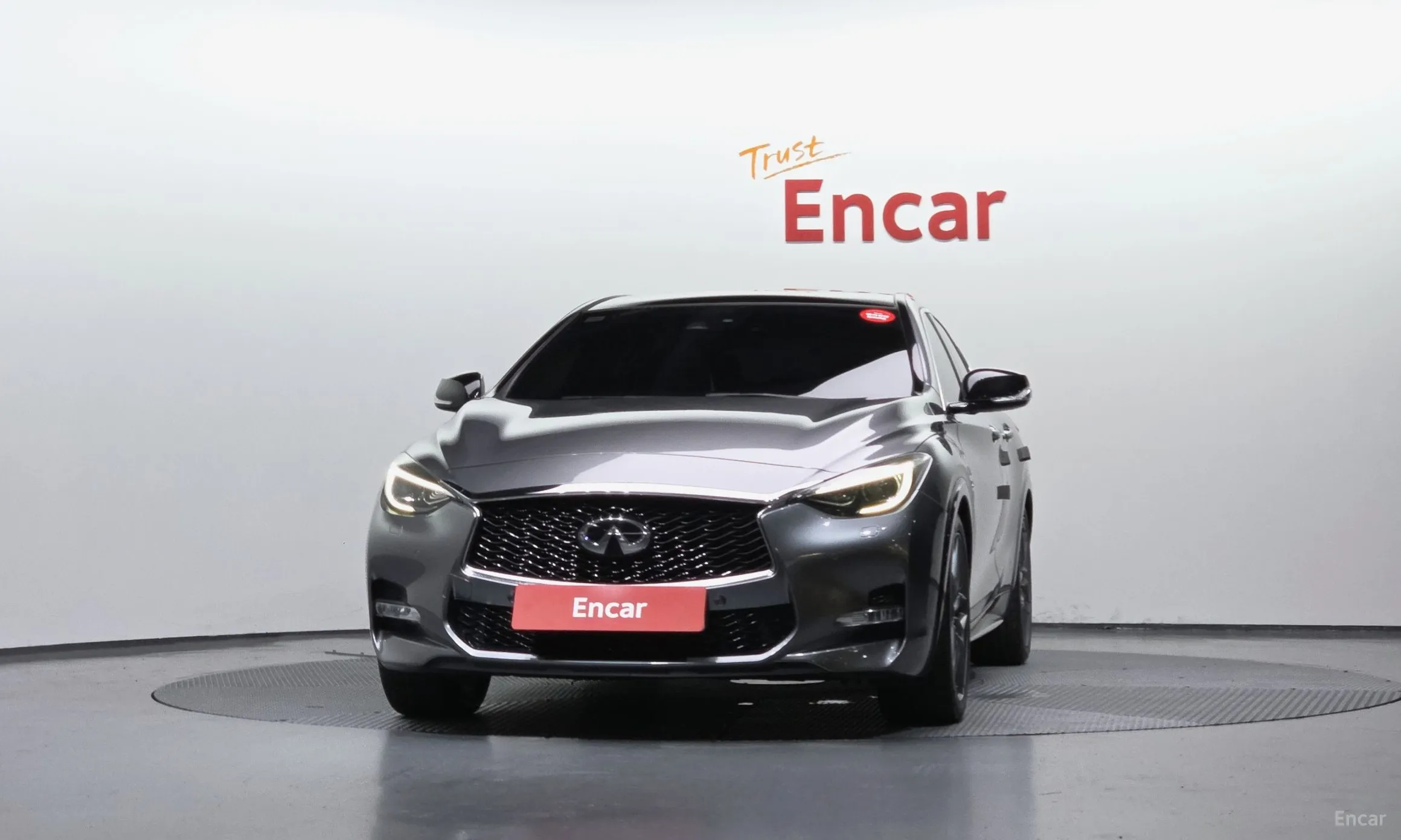Infiniti Q30 превью 3