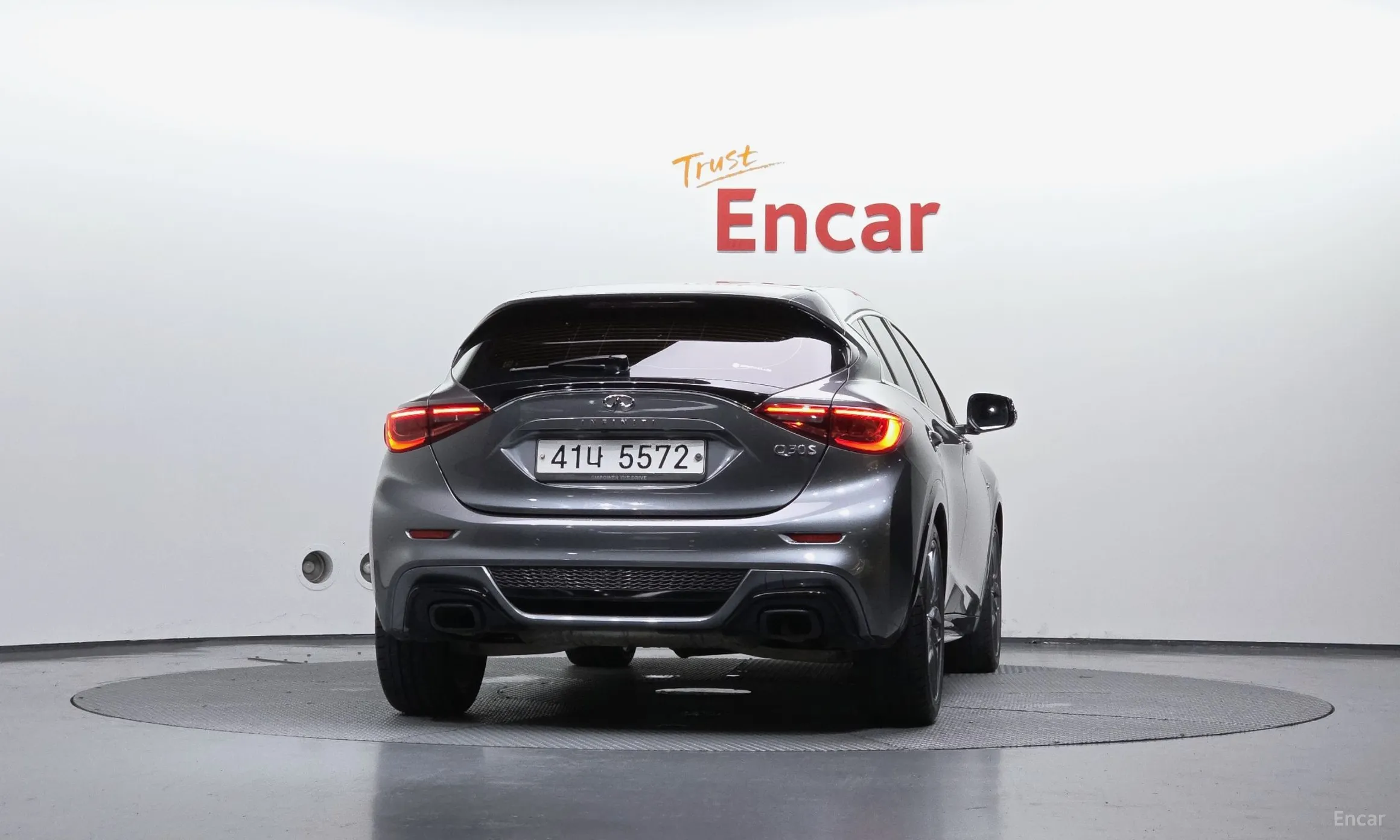Infiniti Q30 превью 4