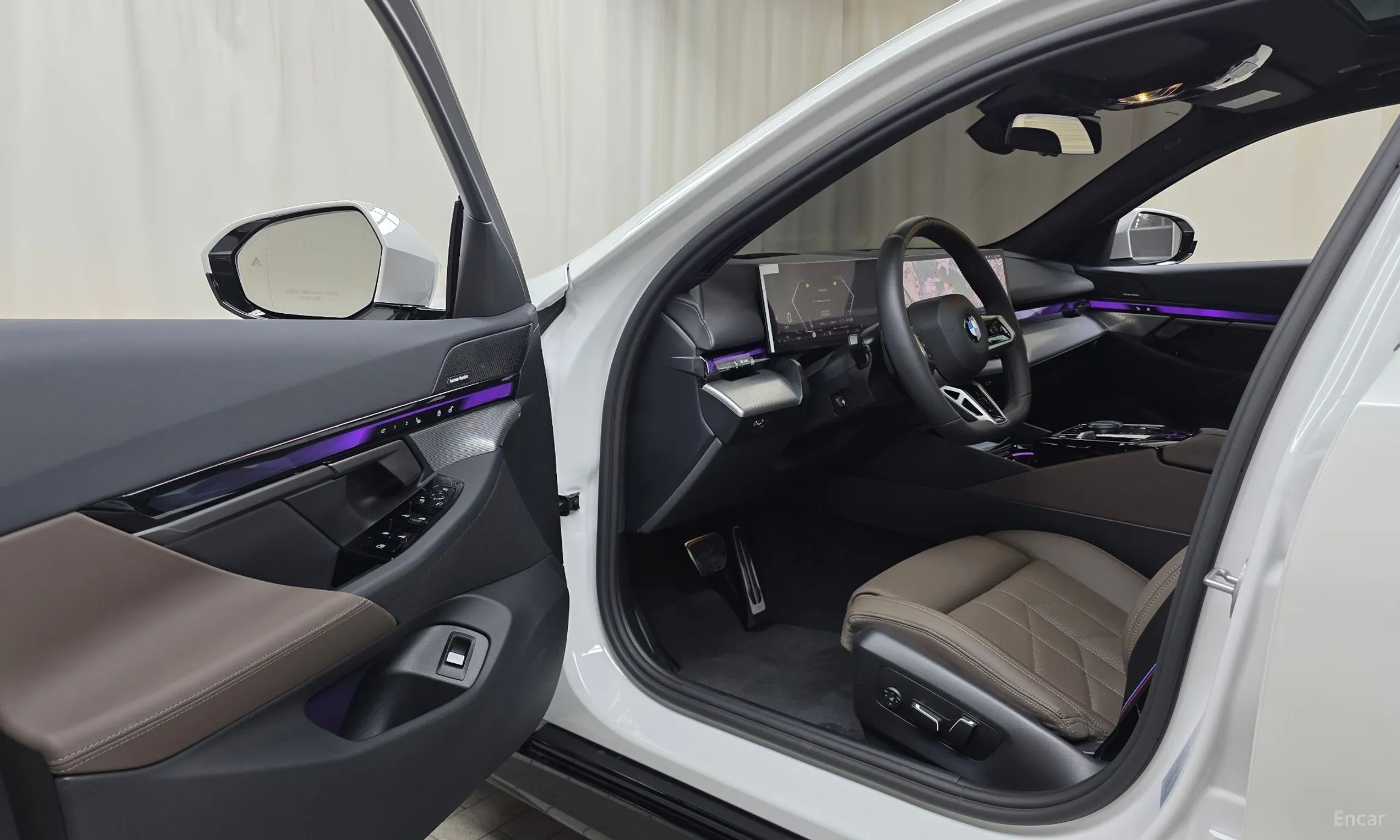 BMW 5 Series (G60) превью 10