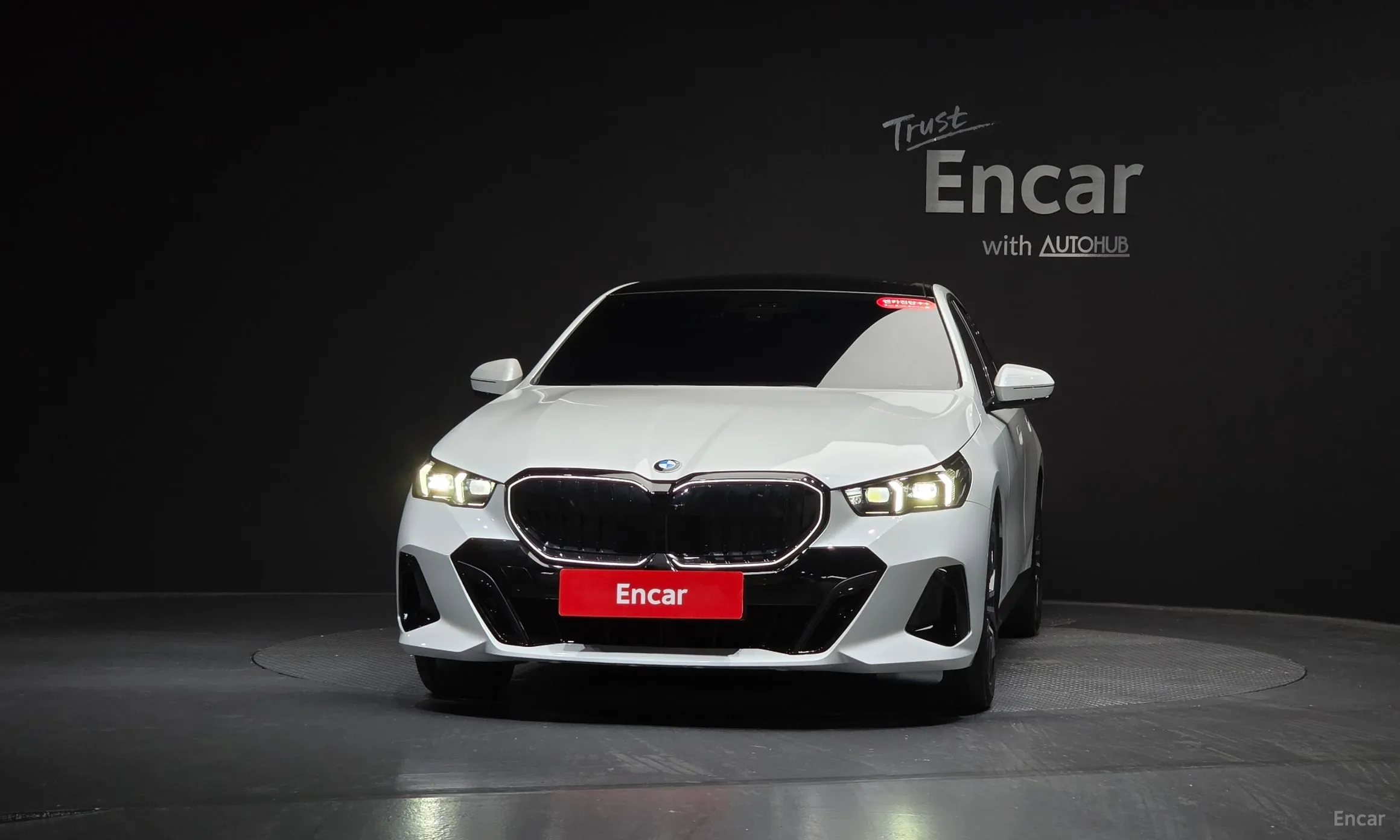 BMW 5 Series (G60) превью 3