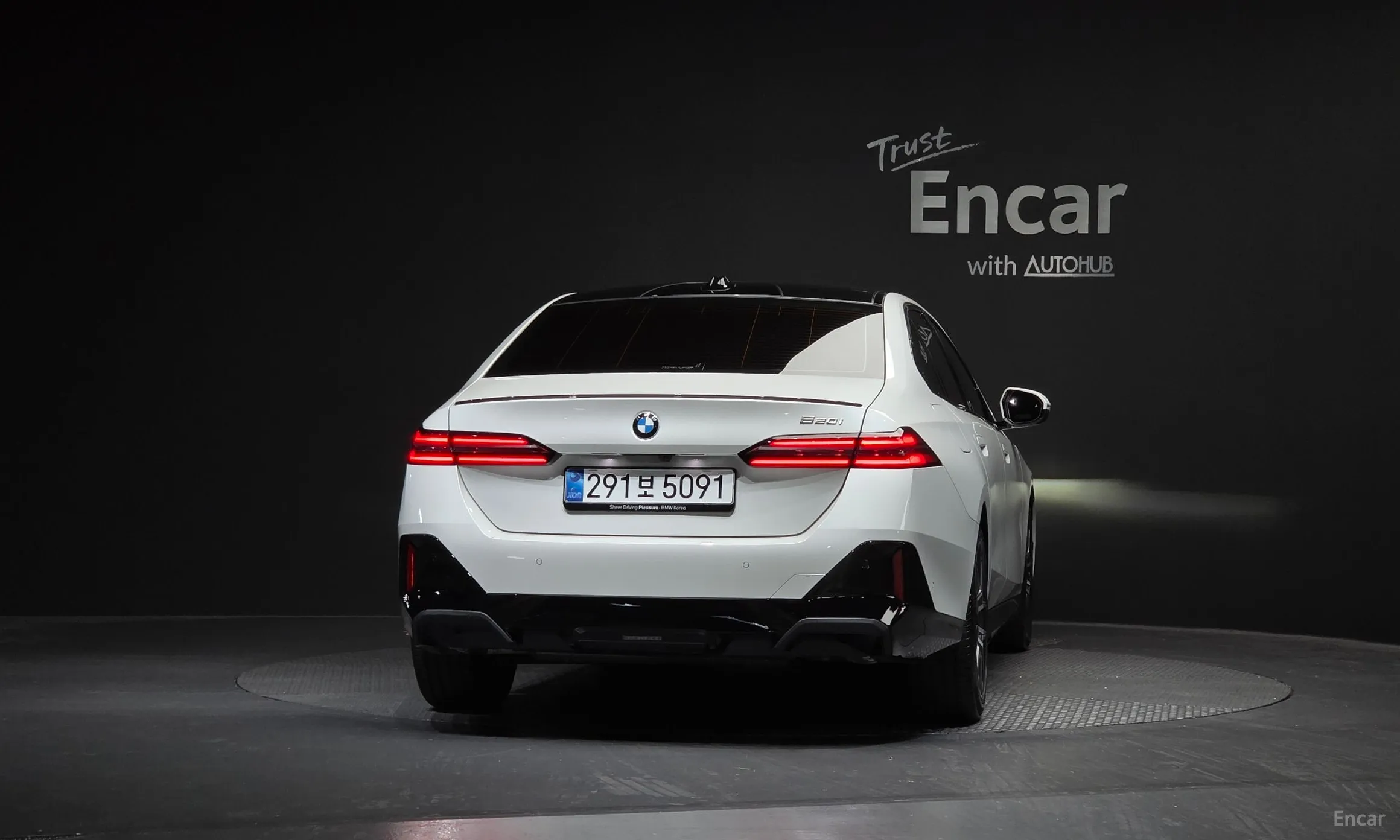 BMW 5 Series (G60) превью 4