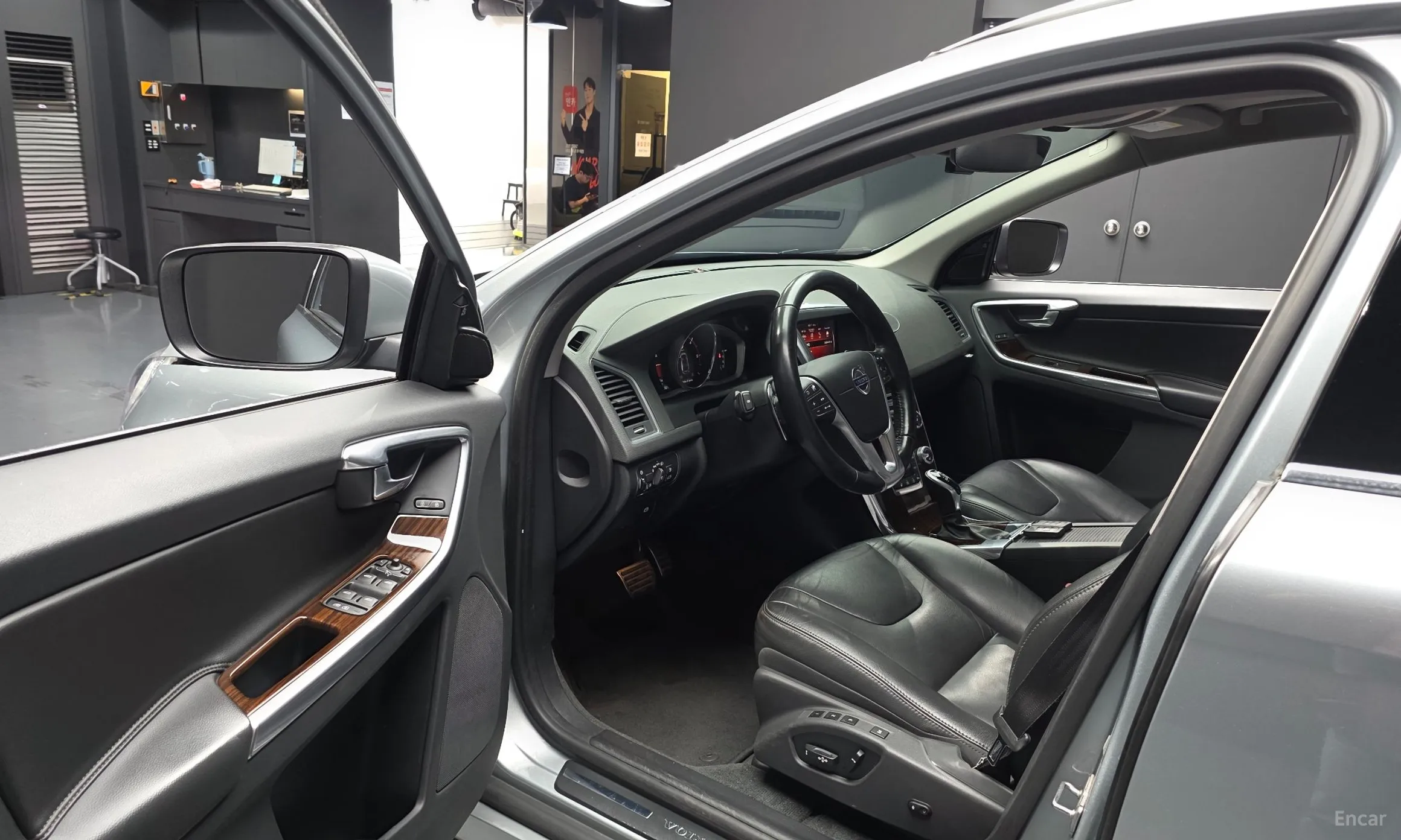 Volvo XC60 превью 10