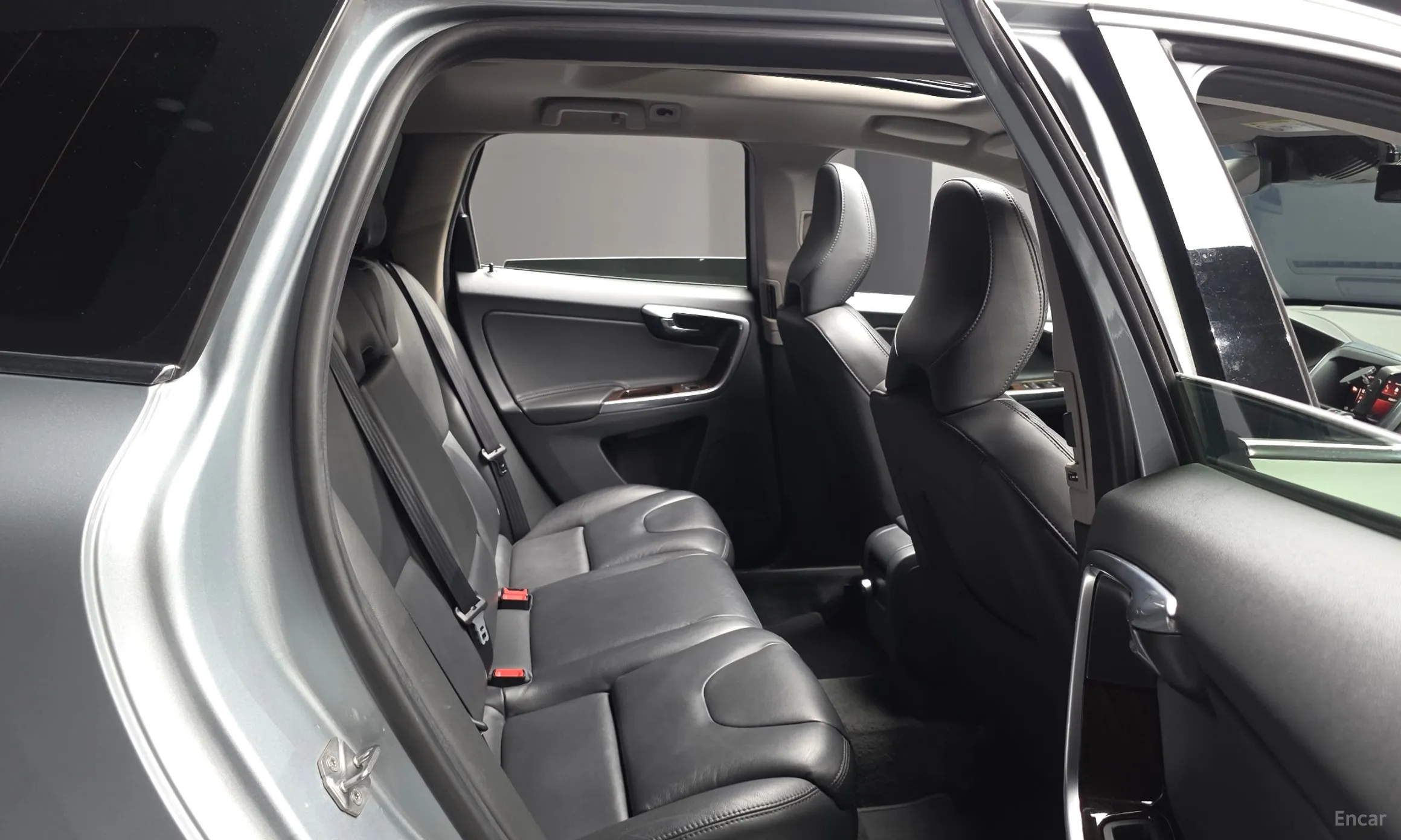Volvo XC60 превью 12