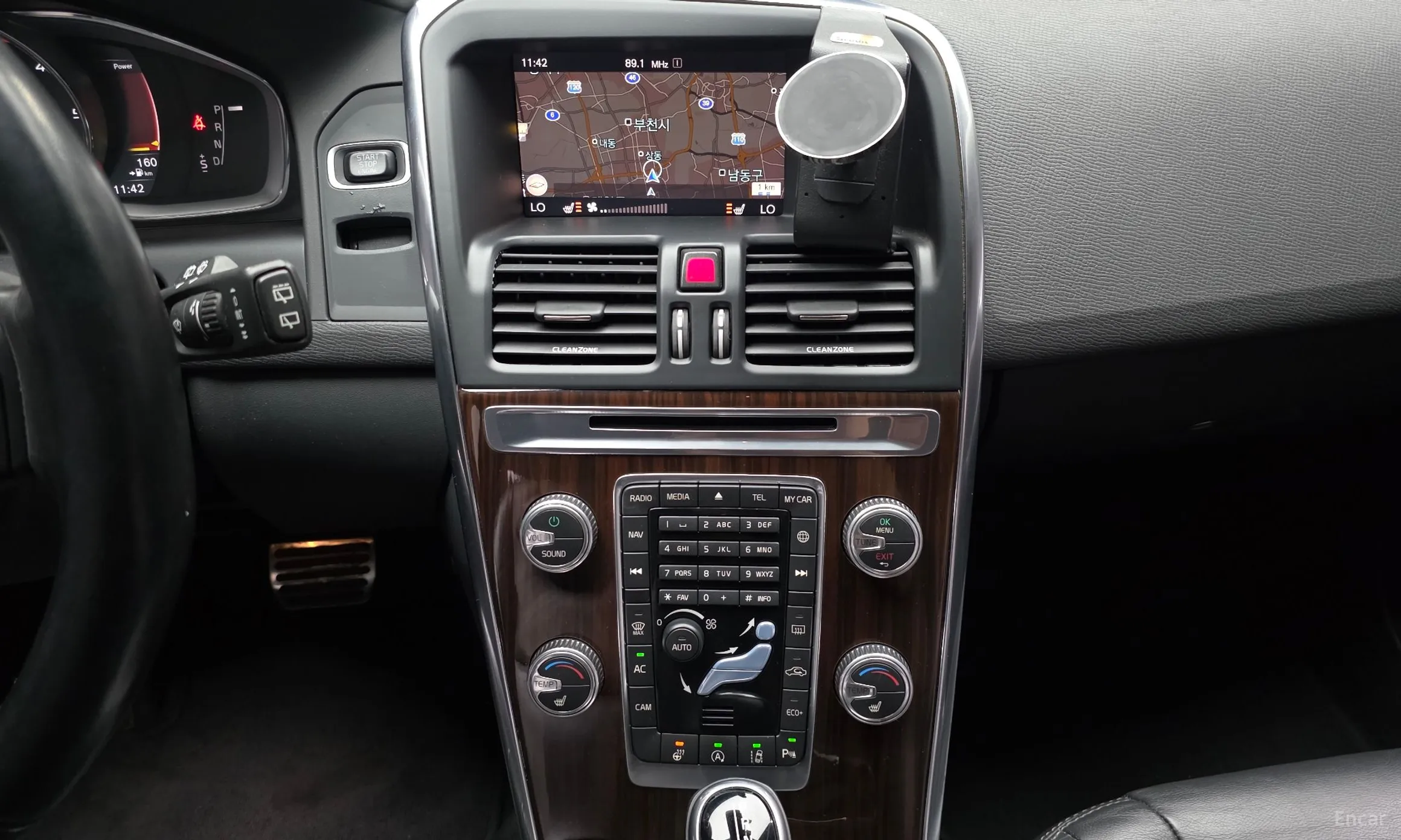 Volvo XC60 превью 15