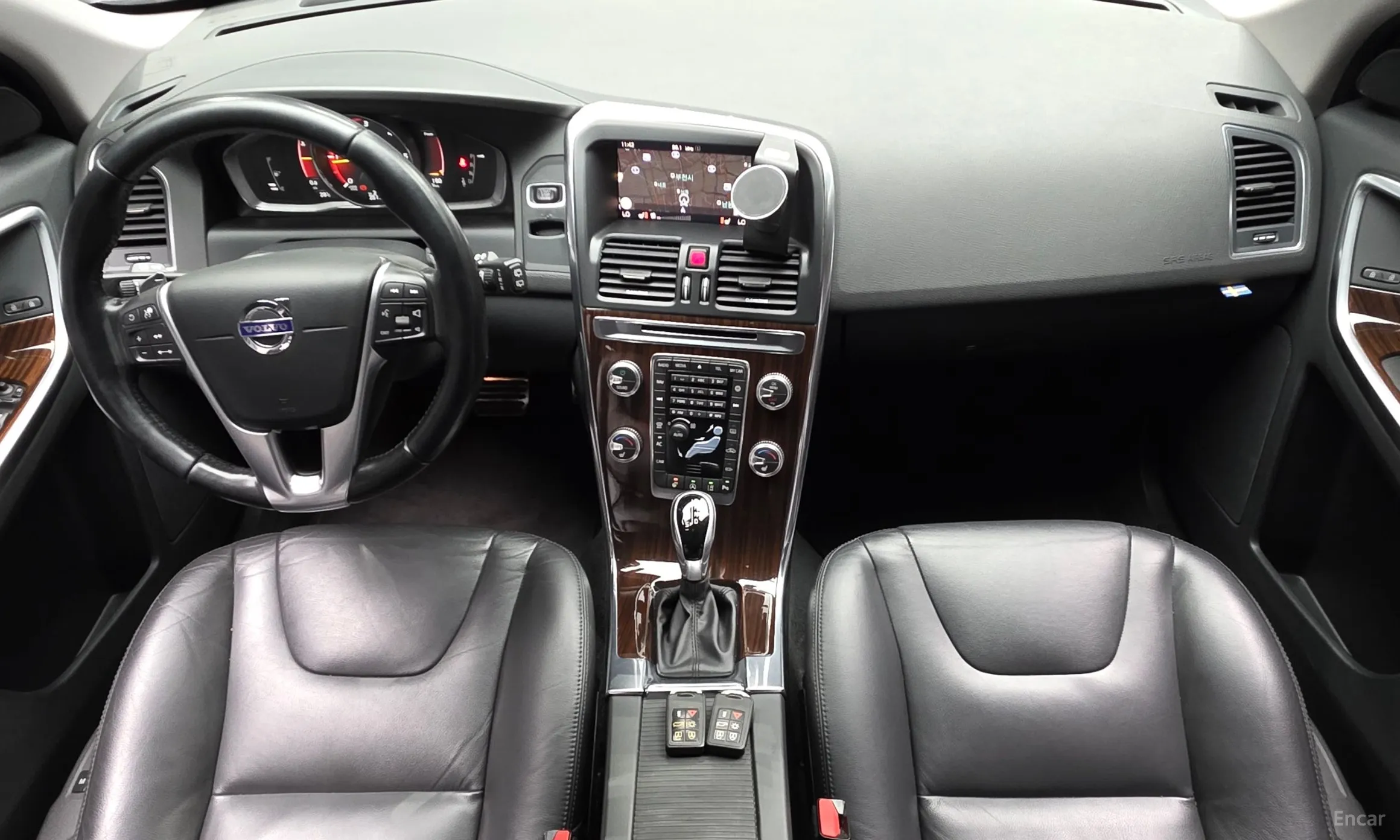 Volvo XC60 превью 7