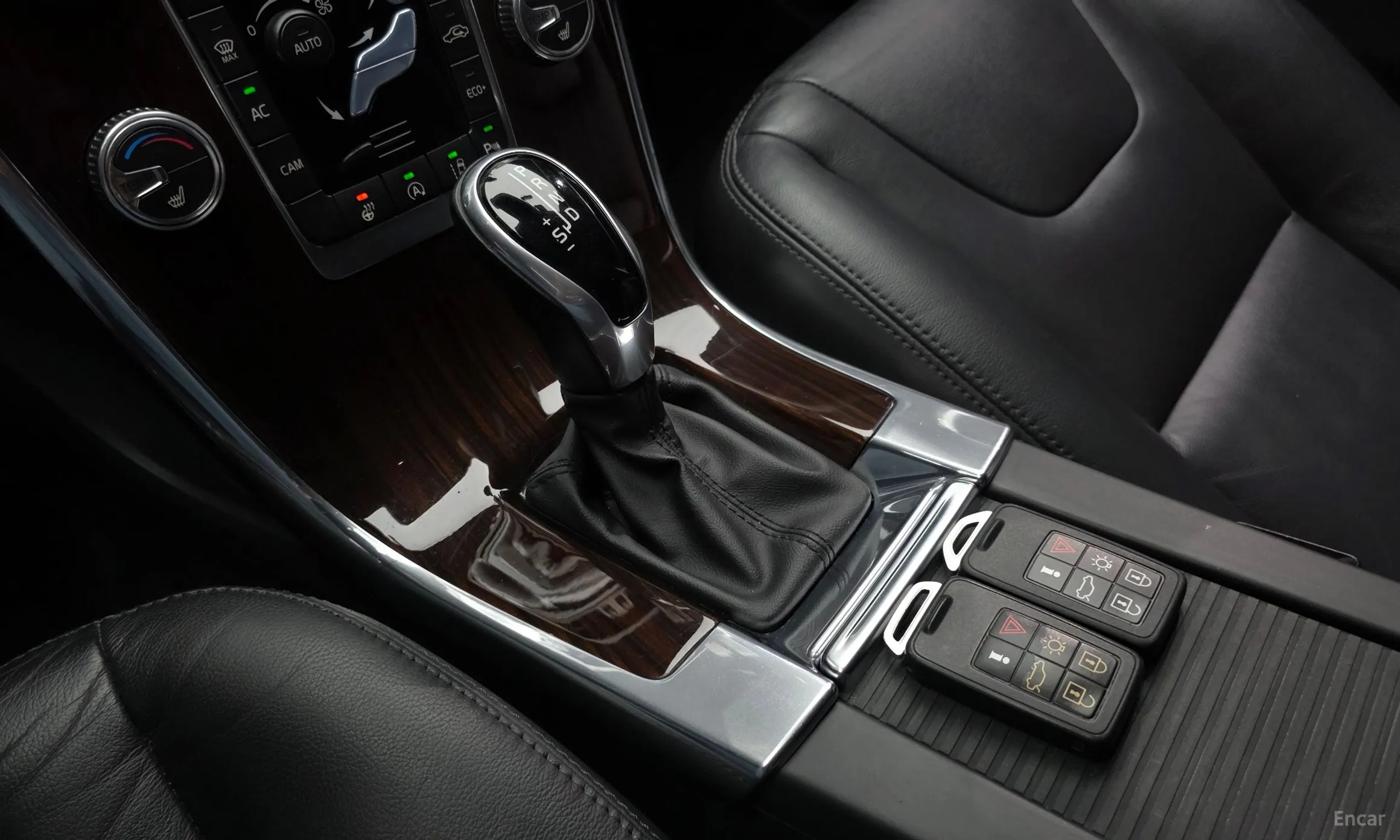 Volvo XC60 превью 9