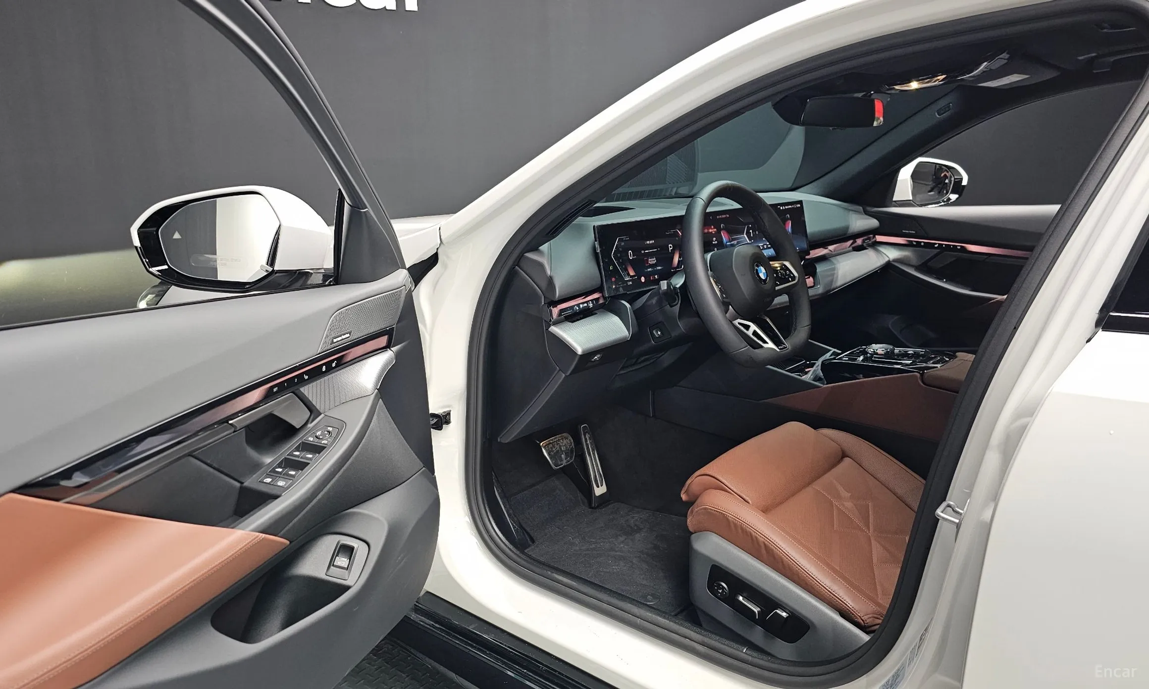 BMW 5 Series (G60) превью 10