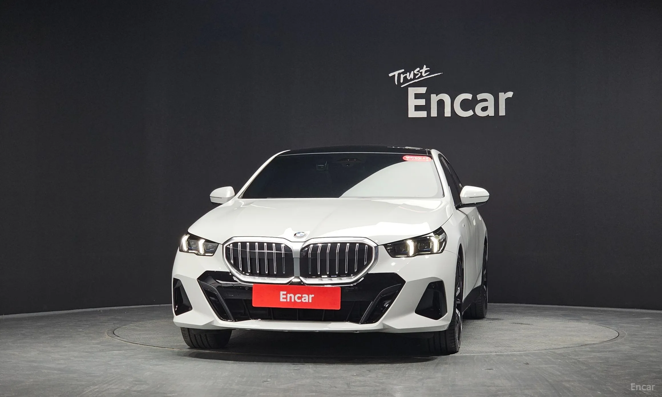 BMW 5 Series (G60) превью 11