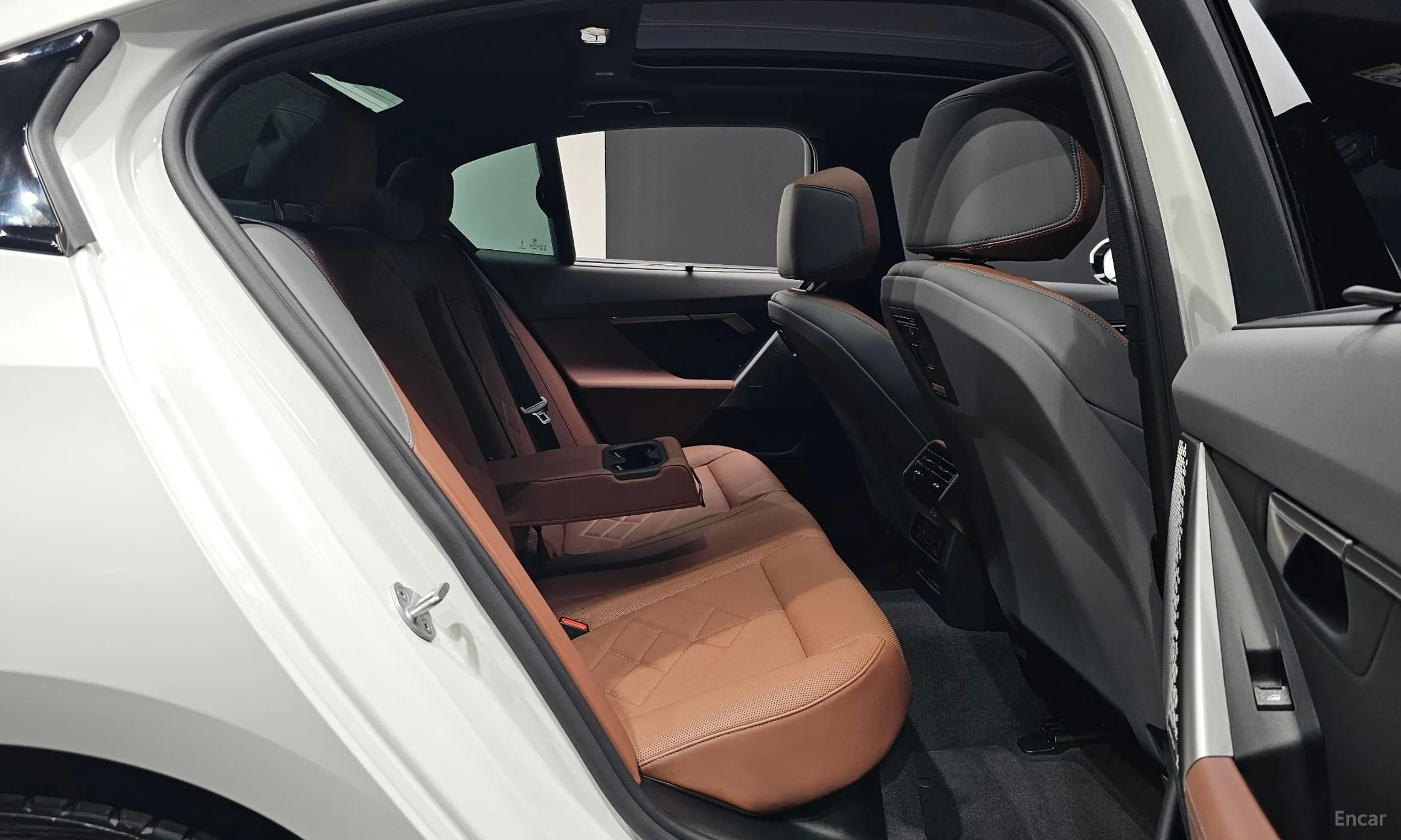 BMW 5 Series (G60) превью 12