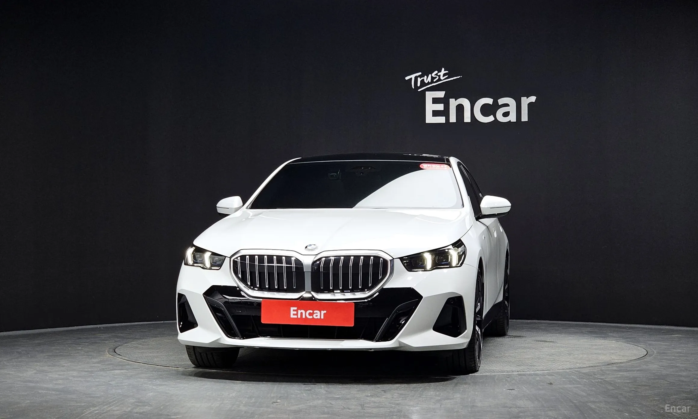 BMW 5 Series (G60) превью 3