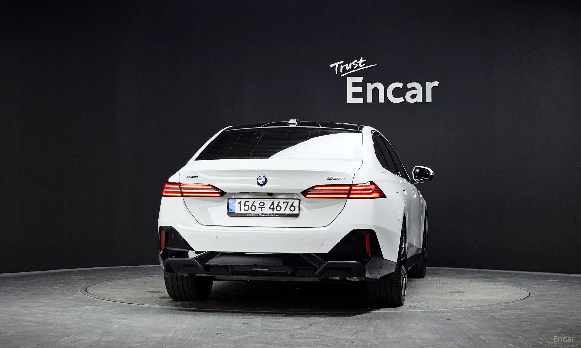 BMW 5 Series (G60) превью 4