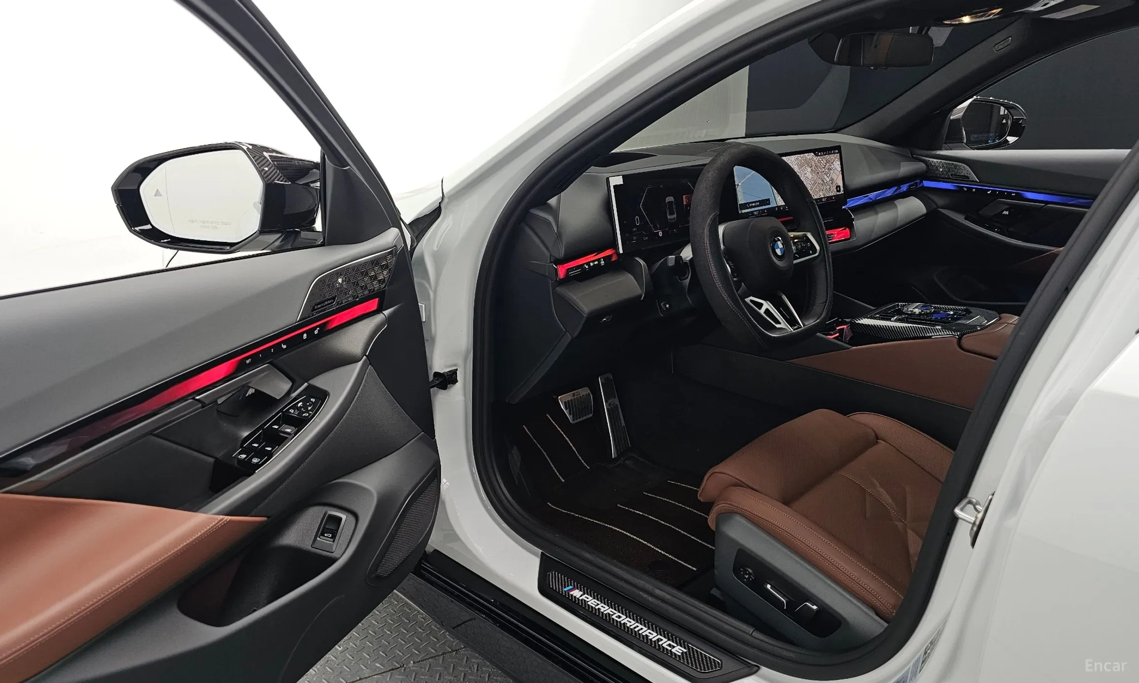 BMW 5 Series (G60) превью 11
